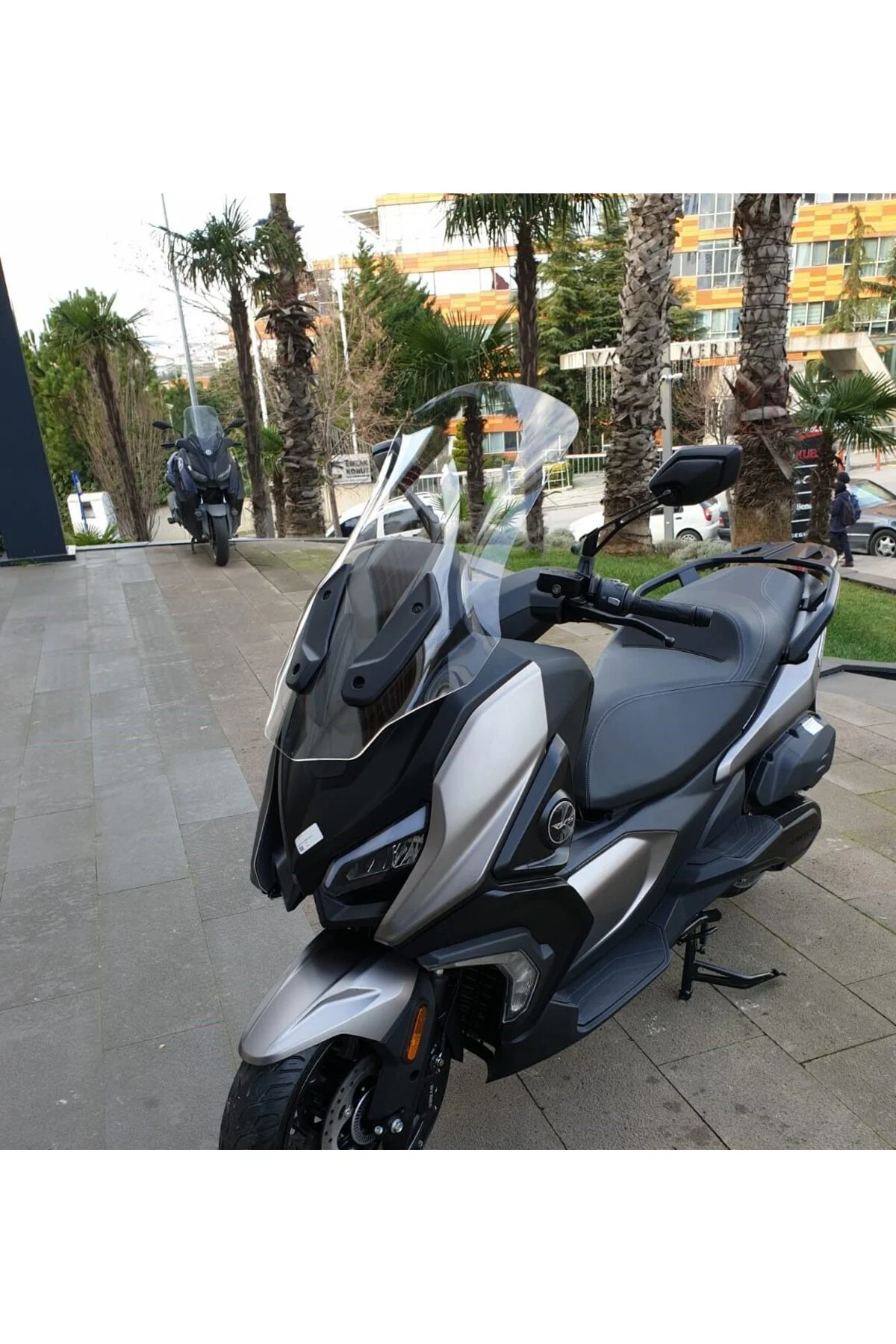 QJ Fort 350 Ön Cam 2023-2026 Model 74cm Şeffaf Renkli 4mm UZUN
