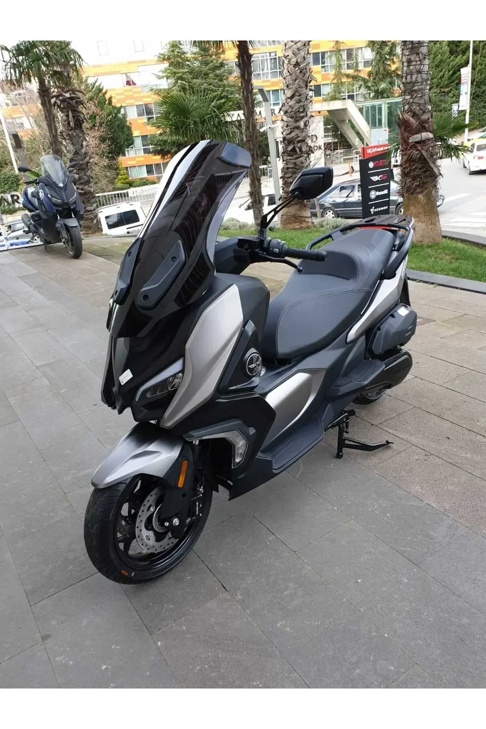 QJ Fort 350 Siperlik Ön Cam 2023-2025 Model 74cm Siyah Renkli 4mm