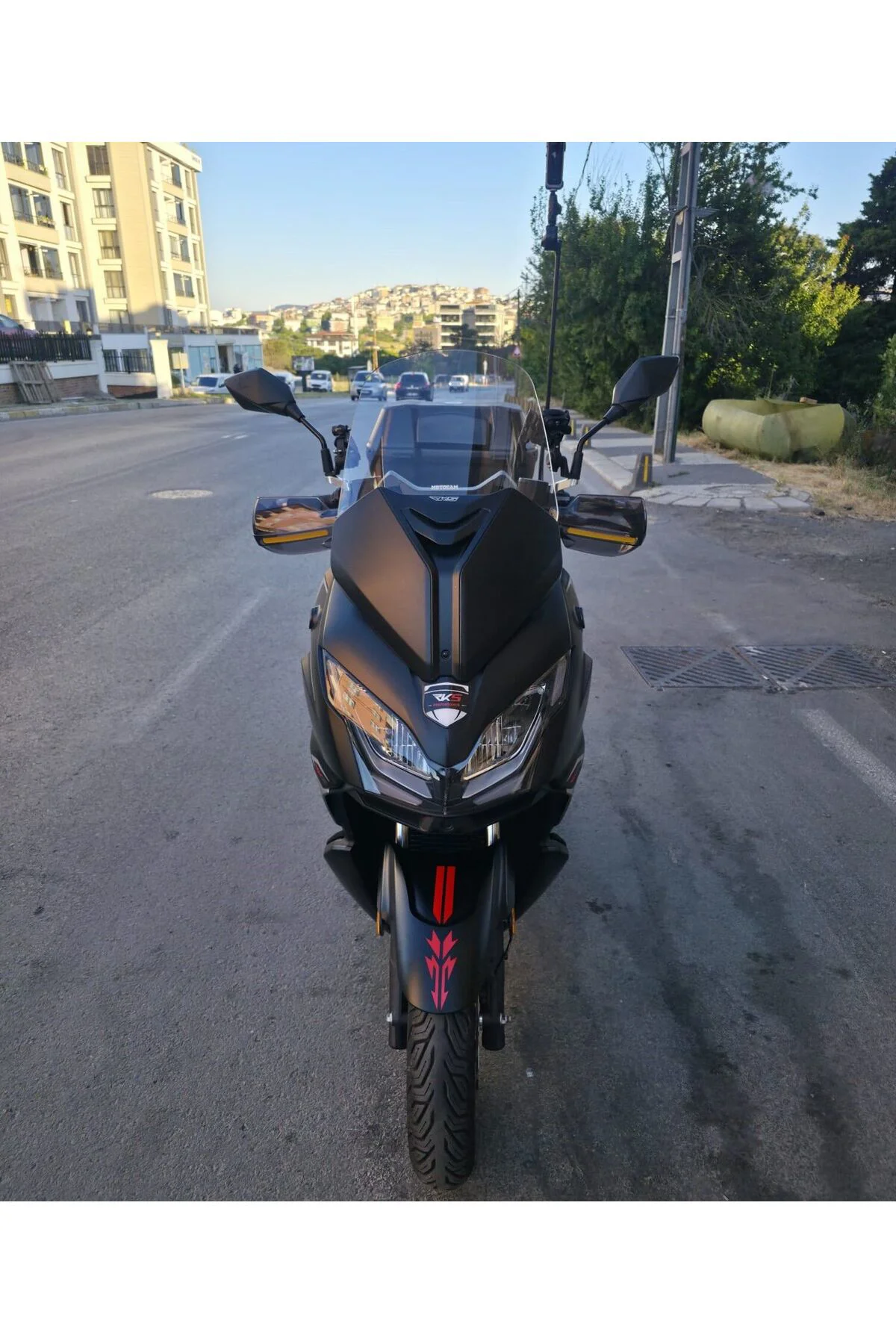 QJ FORT 400 N Ön Cam 2025-2026 Model 51cm Şeffaf Renkli 4mm