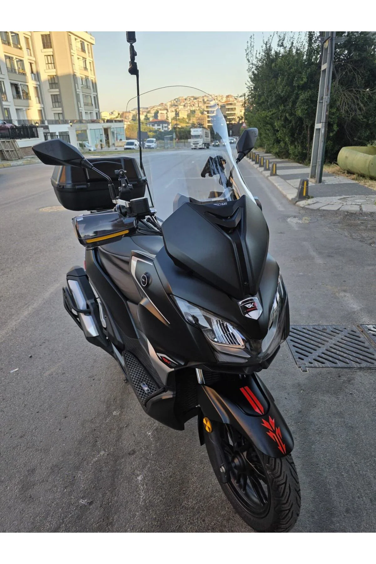 QJ FORT 400 N Ön Cam 2025-2026 Model 67cm Şeffaf Renkli 4mm