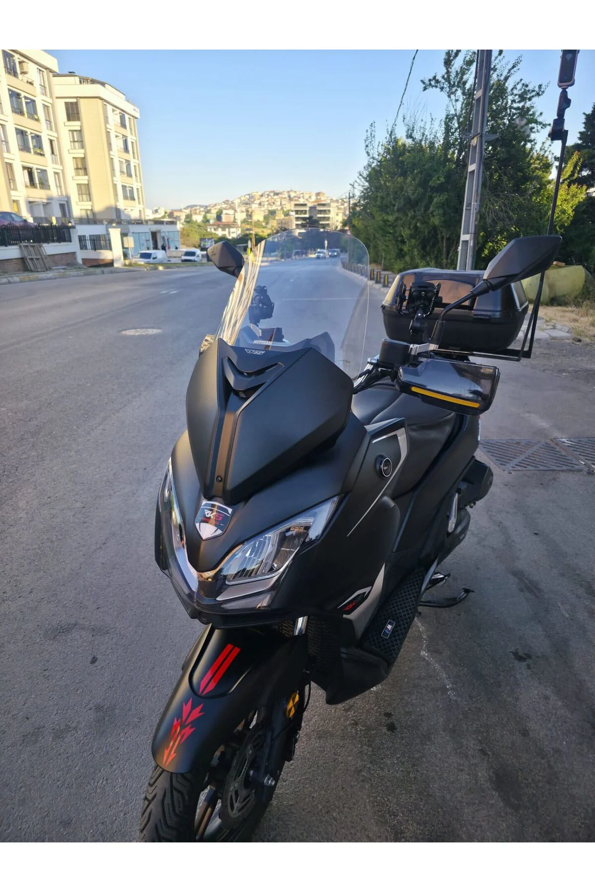 QJ FORT 400 N Ön Cam 2025-2026 Model 51cm Şeffaf Renkli 4mm