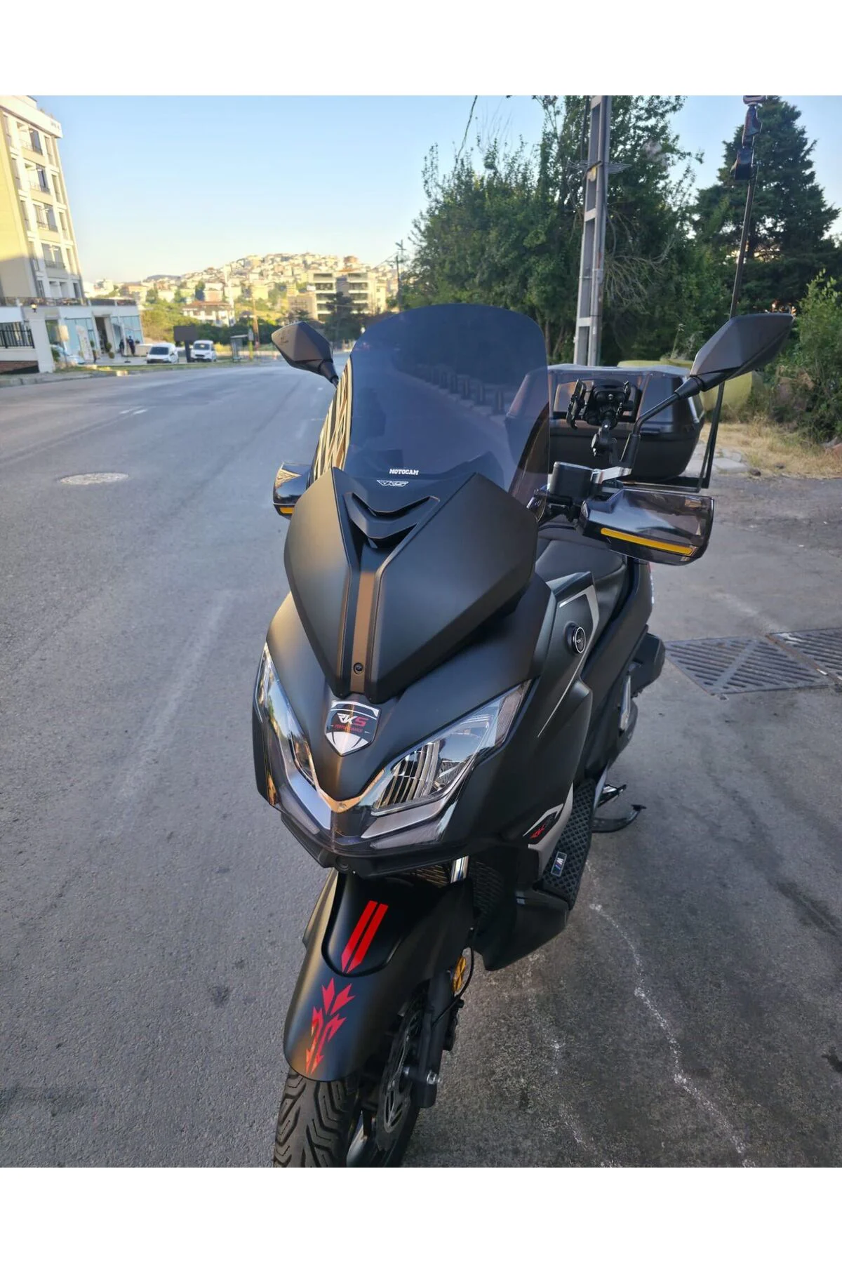 QJ FORT 400 N Ön Cam 2025-2026 Model 51cm Siyah Renkli 4mm