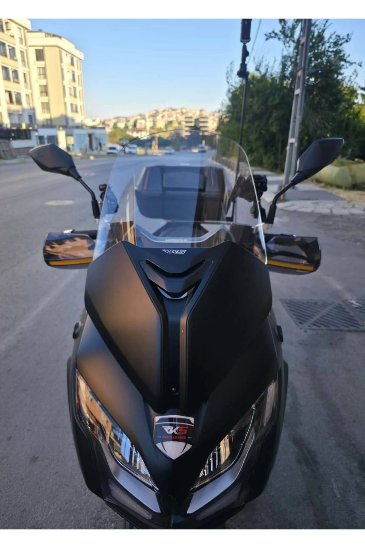 QJ FORT 400 N Ön Cam 2025-2026 Model 51cm Şeffaf Renkli 4mm