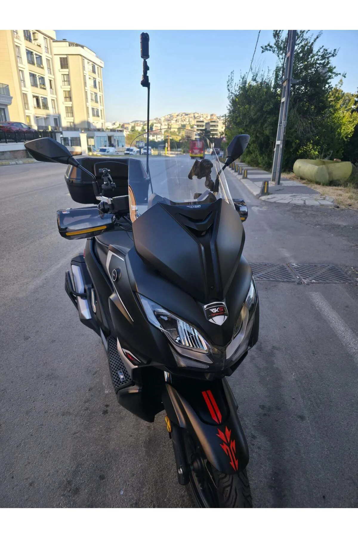 QJ FORT 400 N Ön Cam 2025-2026 Model 51cm Şeffaf Renkli 4mm