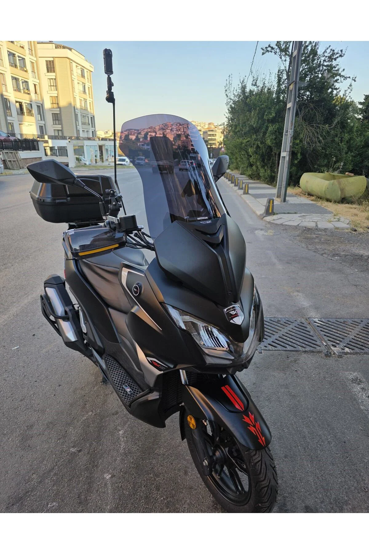 QJ FORT 400 N Ön Cam 2025-2026 Model 67cm Siyah Renkli 4mm