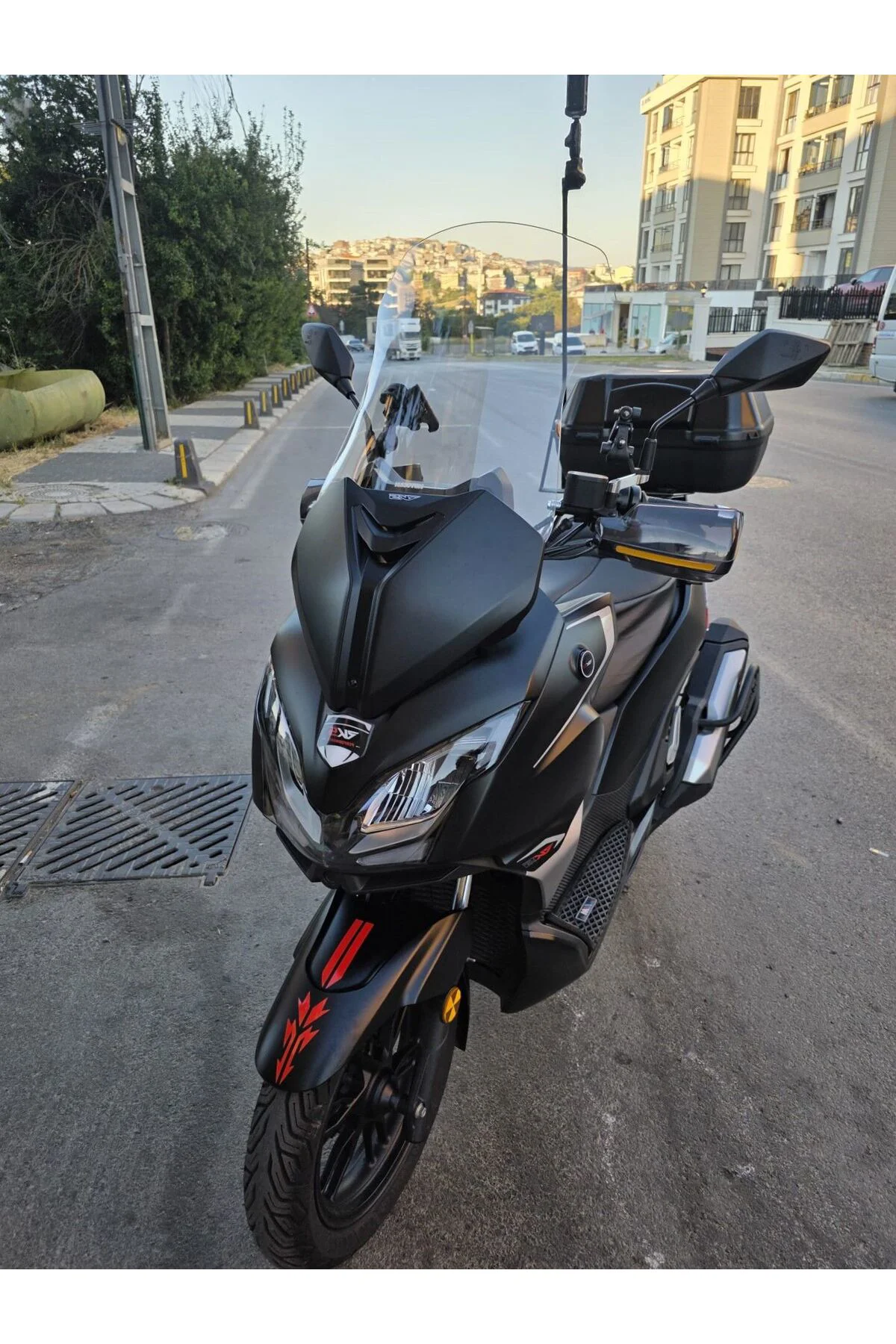 QJ FORT 400 N Ön Cam 2025-2026 Model 67cm Şeffaf Renkli 4mm