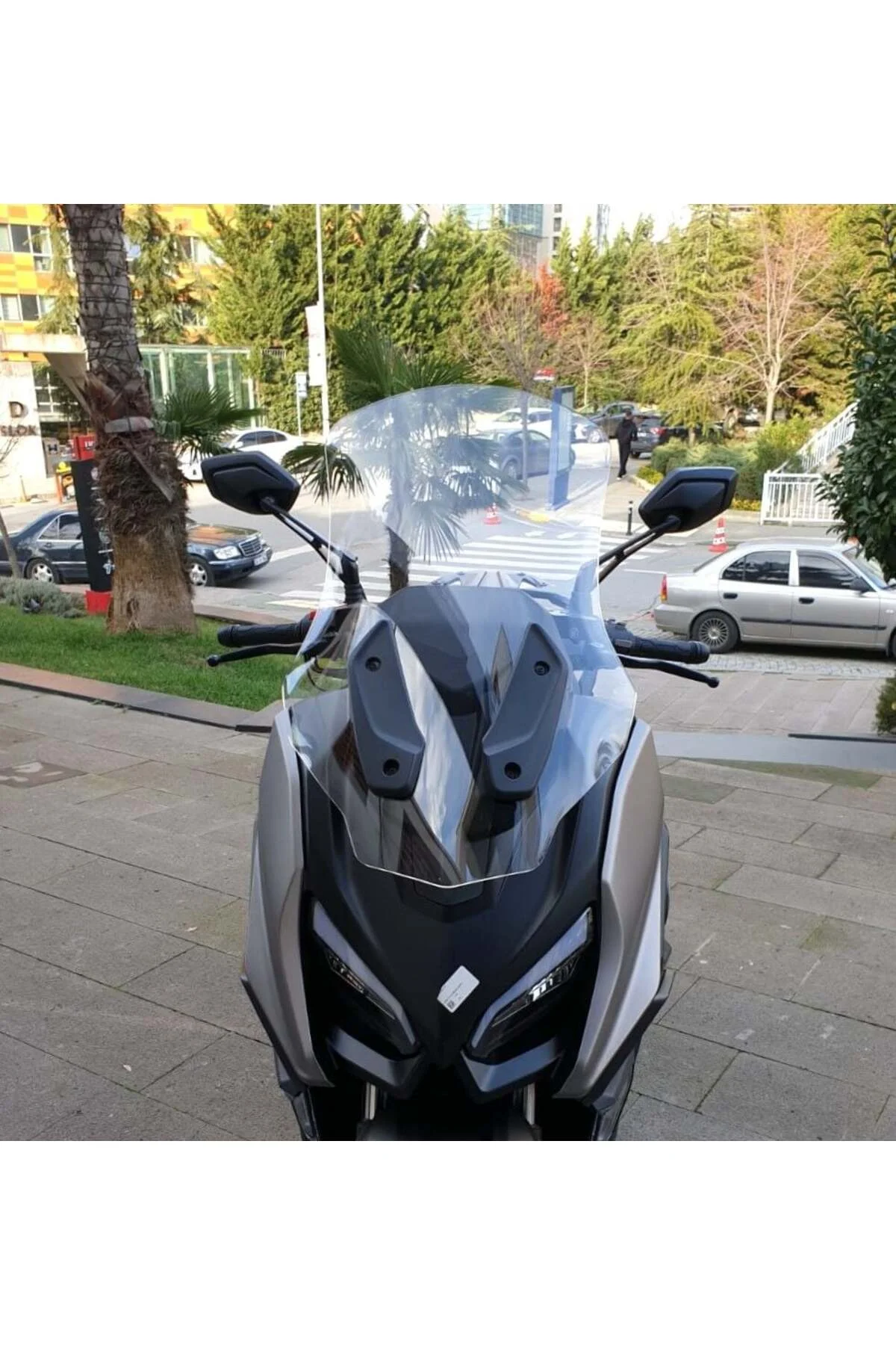 QJ Fort 600 Ön Cam 2023-2026 Model 74cm Şeffaf Renkli 4mm UZUN QJ Fort 600 Ön Cam 2023-2026 Model 74cm Şeffaf Renkli 4mm UZUN