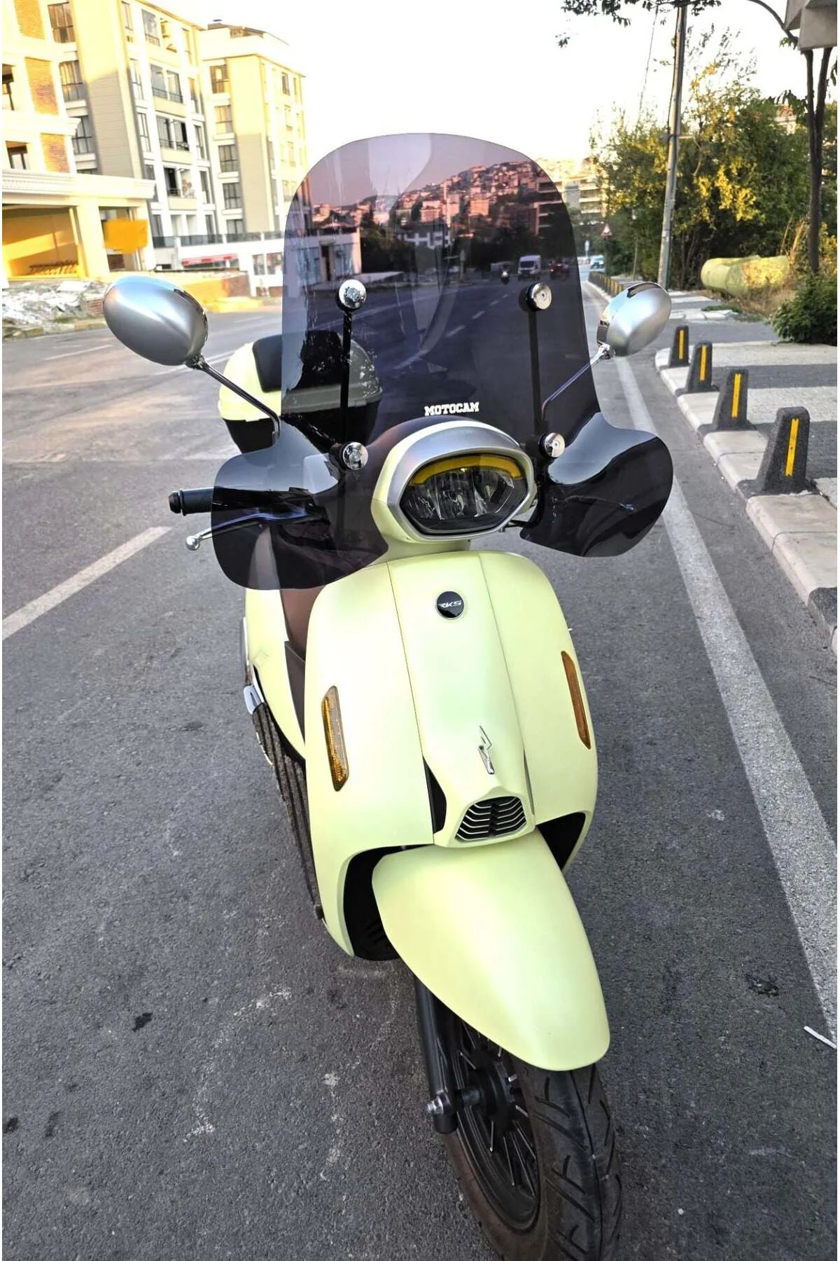 QJ LTR 125 Ön Cam 2023-2026 Model 51cm Siyah Renkli 4mm Elcikli APARATSIZ
