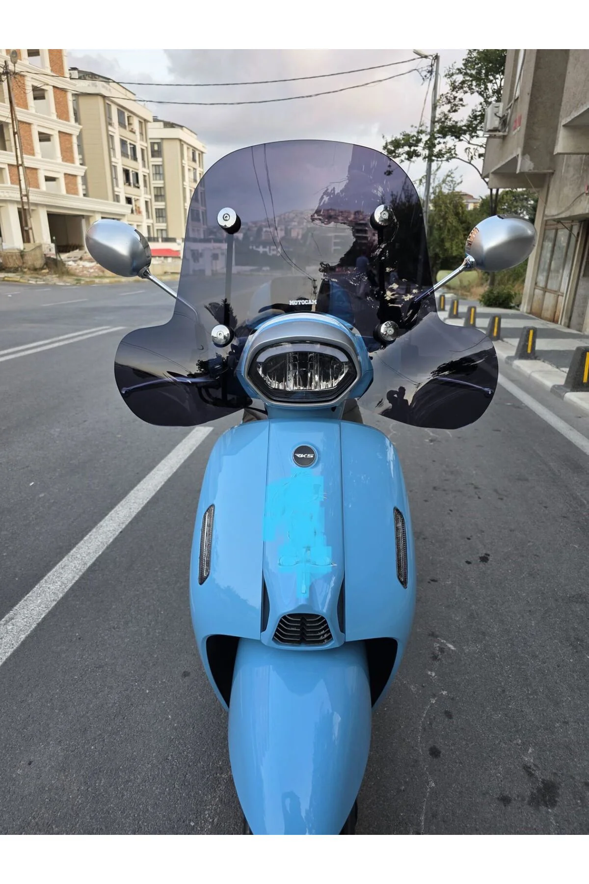 QJ LTR 125 Ön Cam 2023-2026 Model 45cm Siyah Renkli 4mm Elcikli APARATSIZ