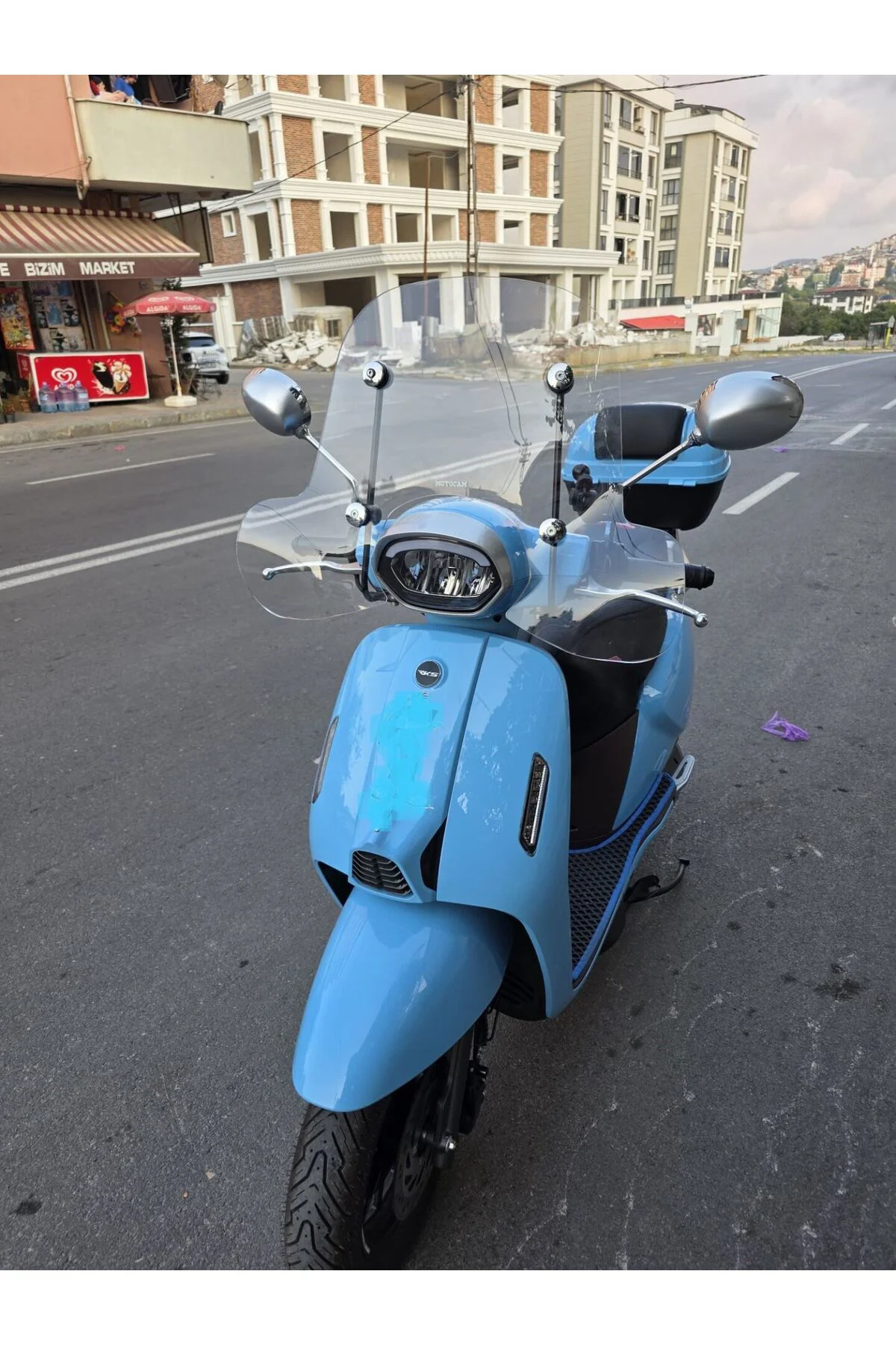 QJ LTR 125 Ön Cam 2023-2026 Model 45cm Şeffaf Renkli 4mm Elcikli APARATSIZ