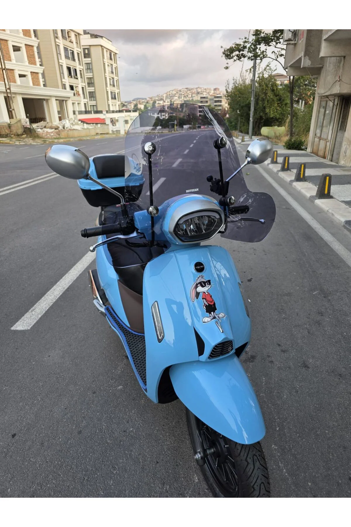 QJ LTR 125 Ön Cam 2023-2026 Model 45cm Füme Renkli 4mm Elcikli APARATSIZ