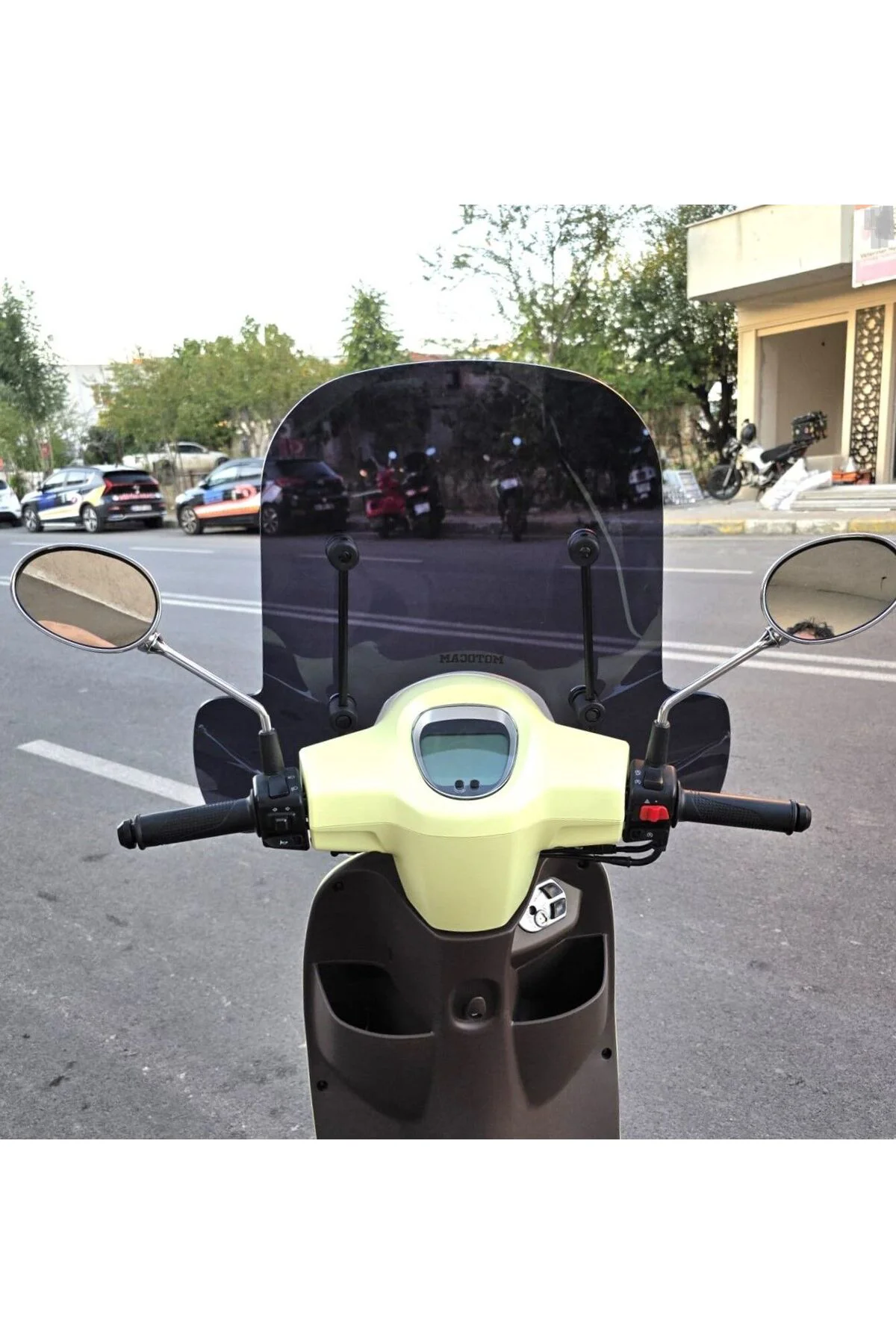 QJ LTR 125 Ön Cam 2023-2026 Model 51cm Siyah Renkli 4mm Elcikli APARATSIZ