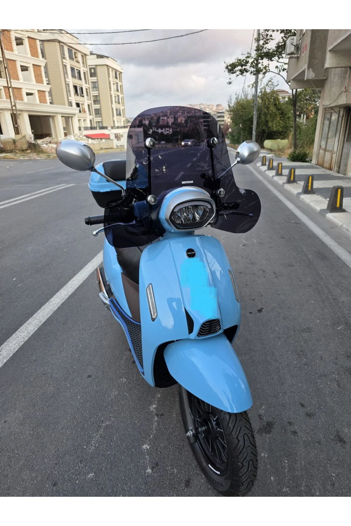 QJ LTR 125 Ön Cam 2023-2026 Model 45cm Siyah Renkli 4mm Elcikli APARATSIZ