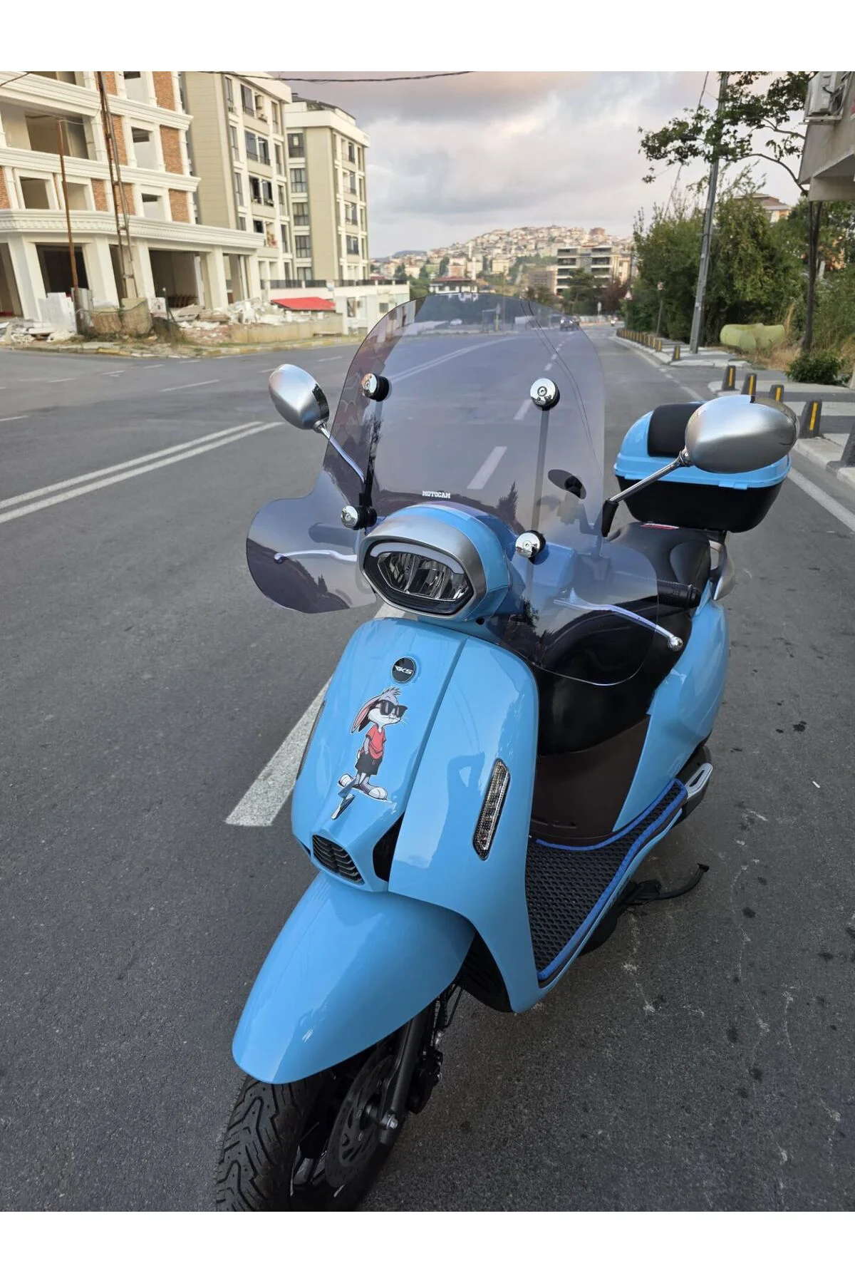 QJ LTR 125 Ön Cam 2023-2026 Model 45cm Füme Renkli 4mm Elcikli APARATSIZ