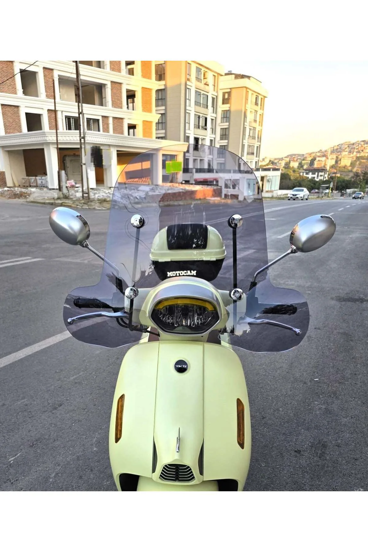 QJ LTR 125 Ön Cam 2023-2026 Model 51cm Füme Renkli 4mm Elcikli APARATSIZ