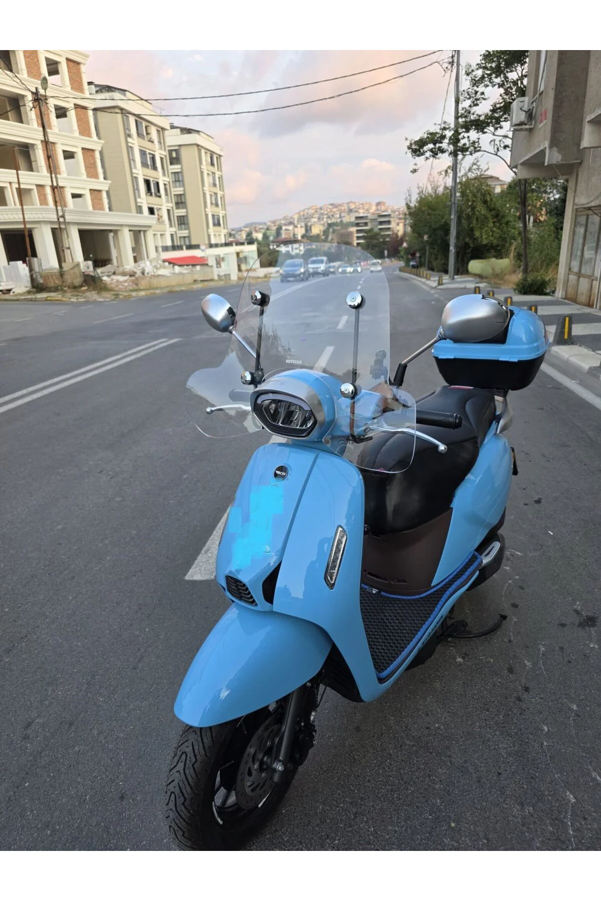 QJ LTR 125 Ön Cam 2023-2026 Model 45cm Şeffaf Renkli 4mm Elcikli APARATSIZ