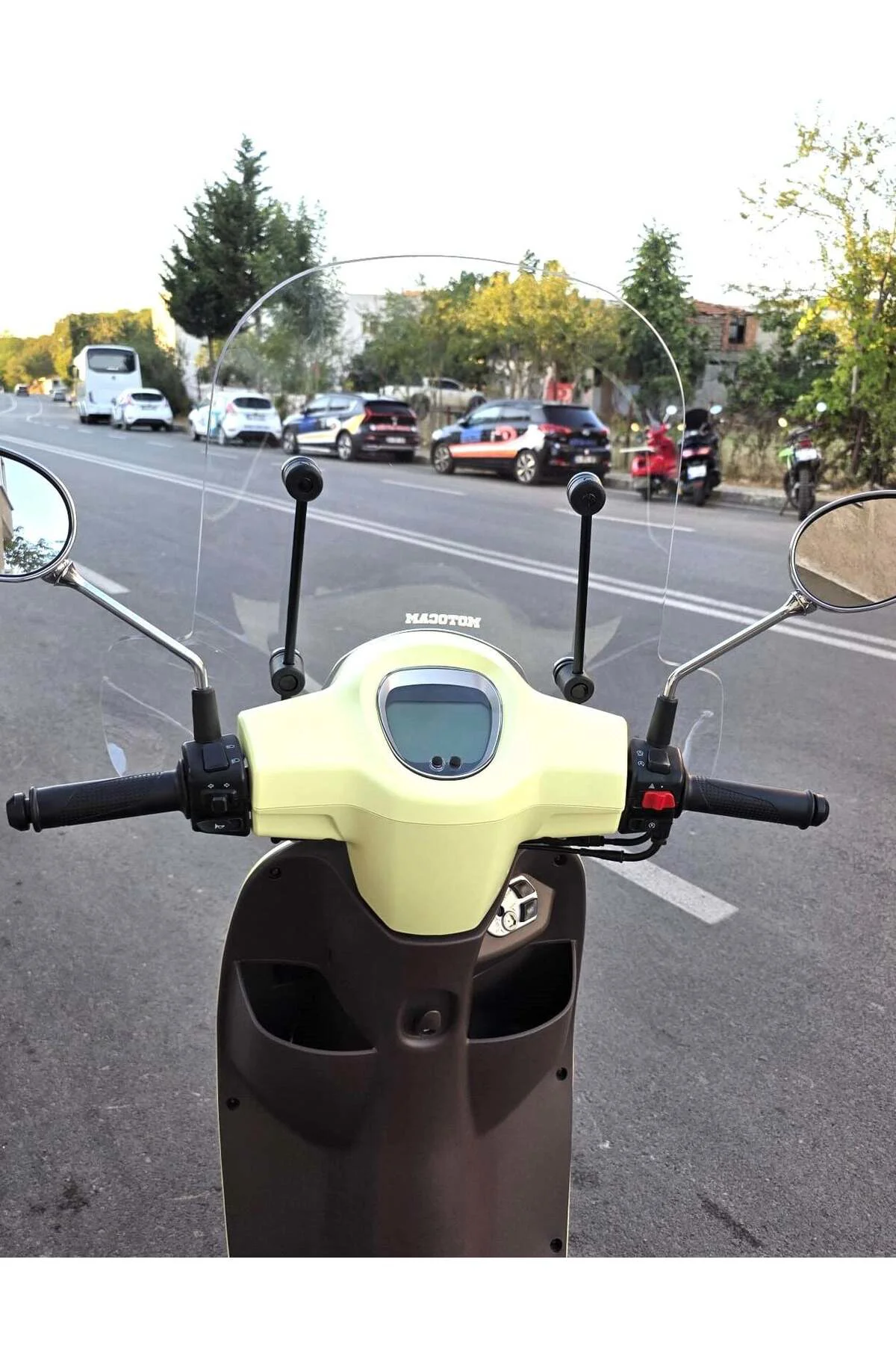 QJ LTR 125 Ön Cam 2023-2026 Model 51cm Şeffaf Renkli 4mm Elcikli APARATSIZ