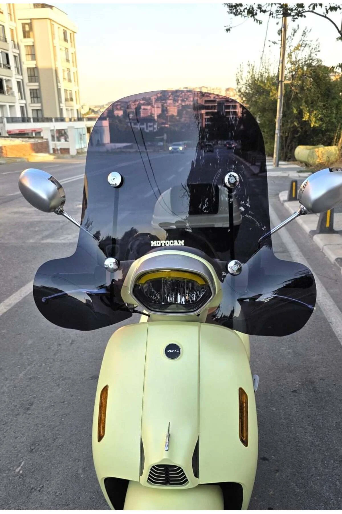 QJ LTR 125 Ön Cam 2023-2026 Model 51cm Siyah Renkli 4mm Elcikli APARATSIZ