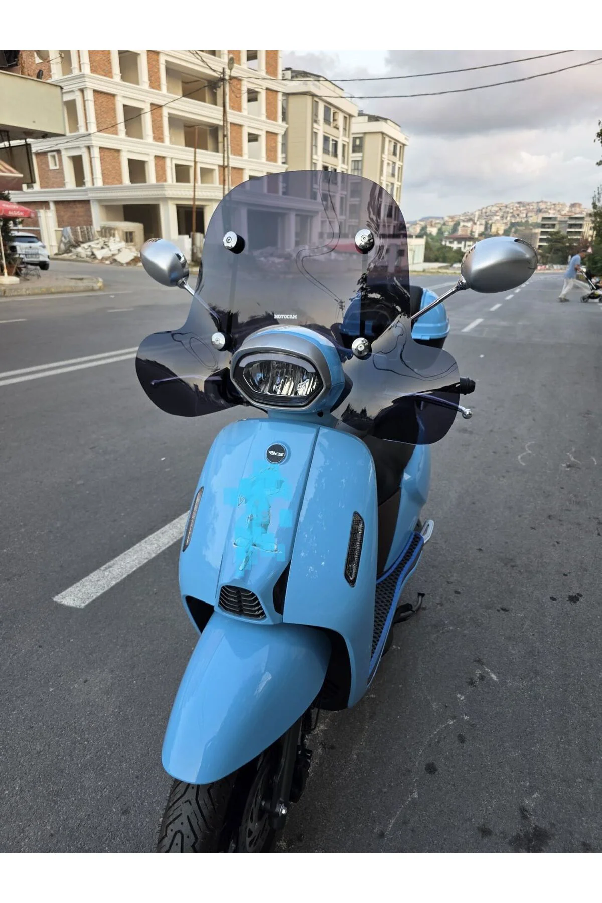 QJ LTR 125 Ön Cam 2023-2026 Model 45cm Siyah Renkli 4mm Elcikli APARATSIZ