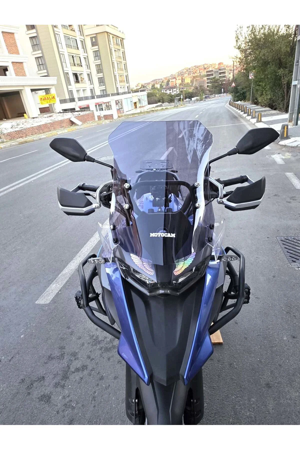 Qj SRT 600 X Ön Cam 2022-2026 Model 54cm Füme Renkli 4mm