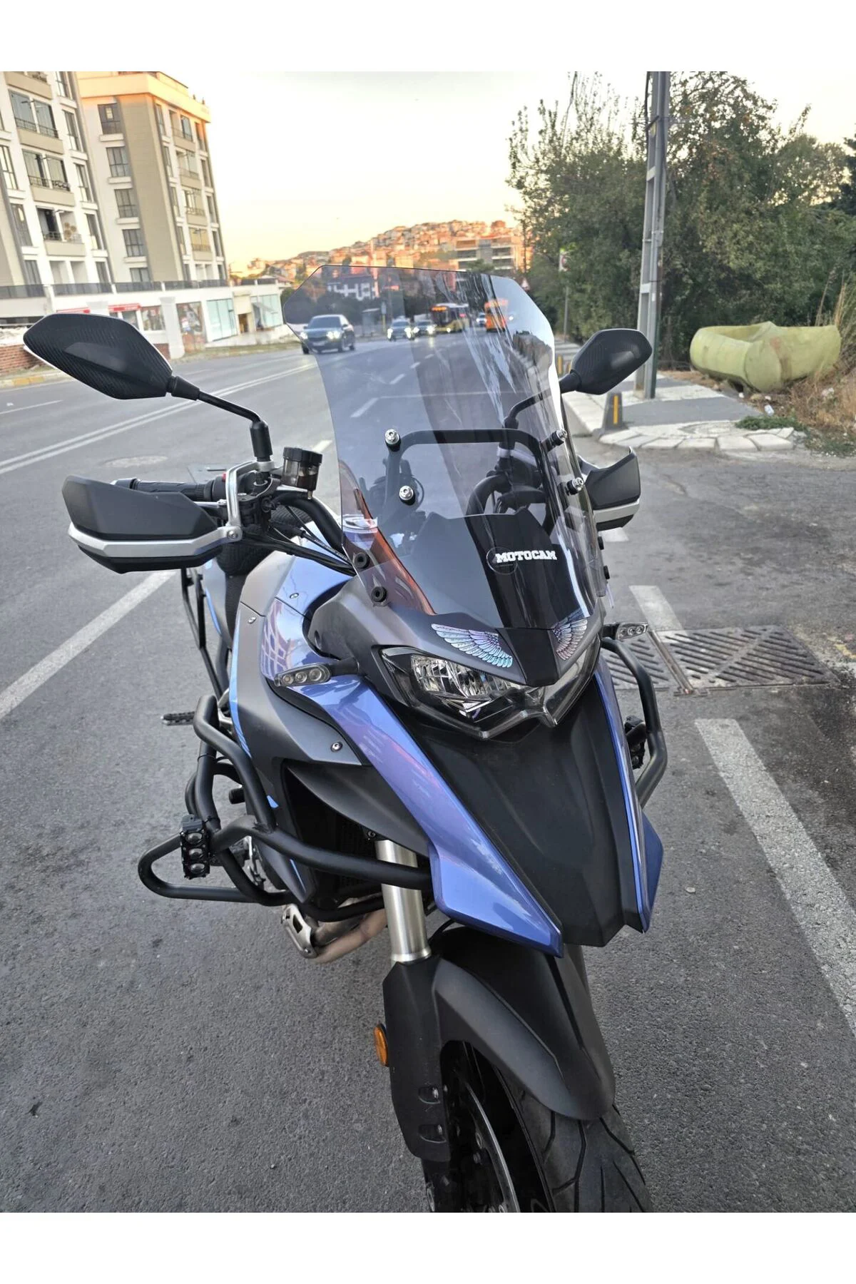 Qj SRT 600 X Ön Cam 2022-2026 Model 54cm Füme Renkli 4mm