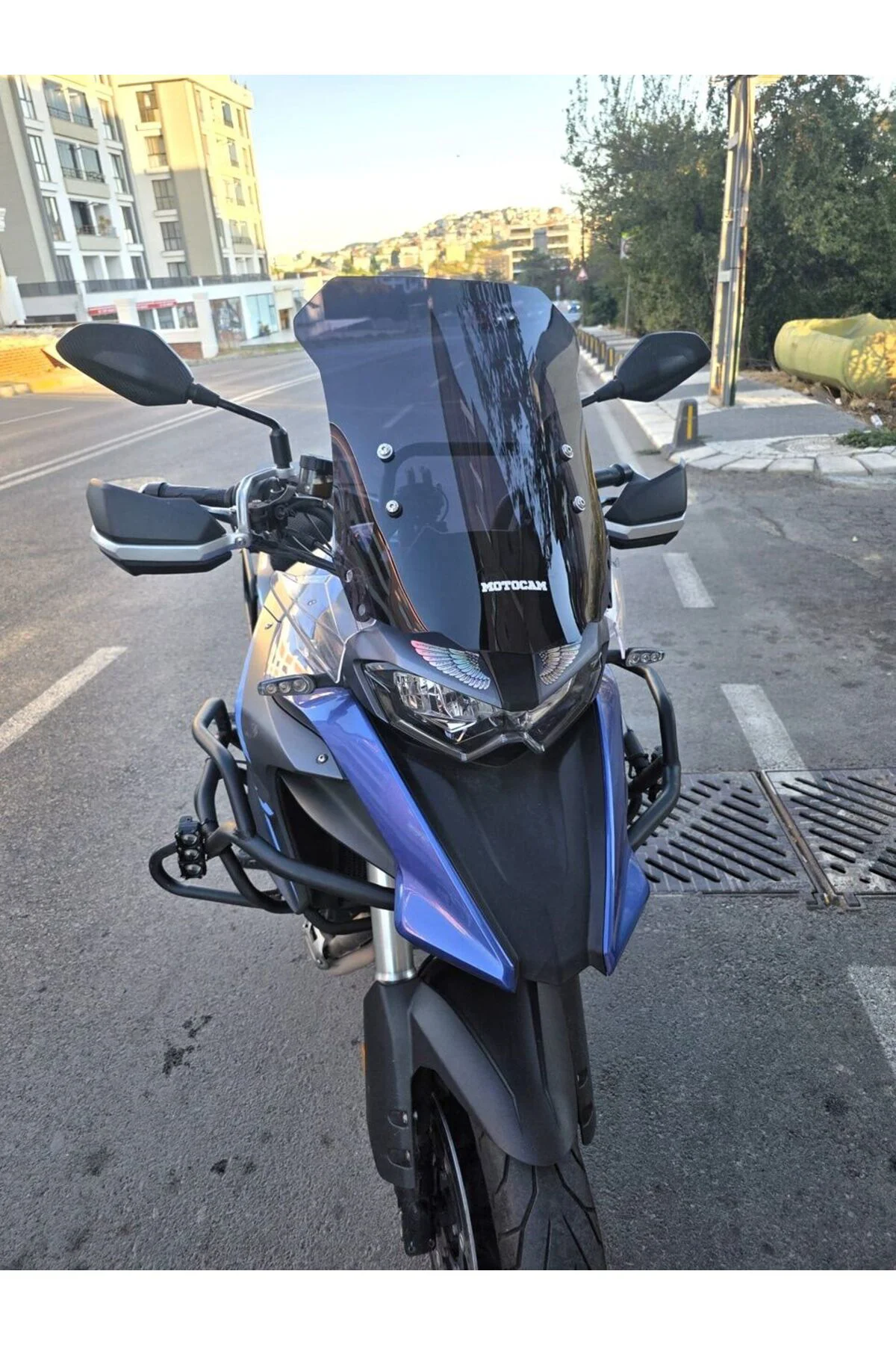 Qj SRT 700 Ön Cam 2022-2026 Model 54cm Siyah Renkli 4mm