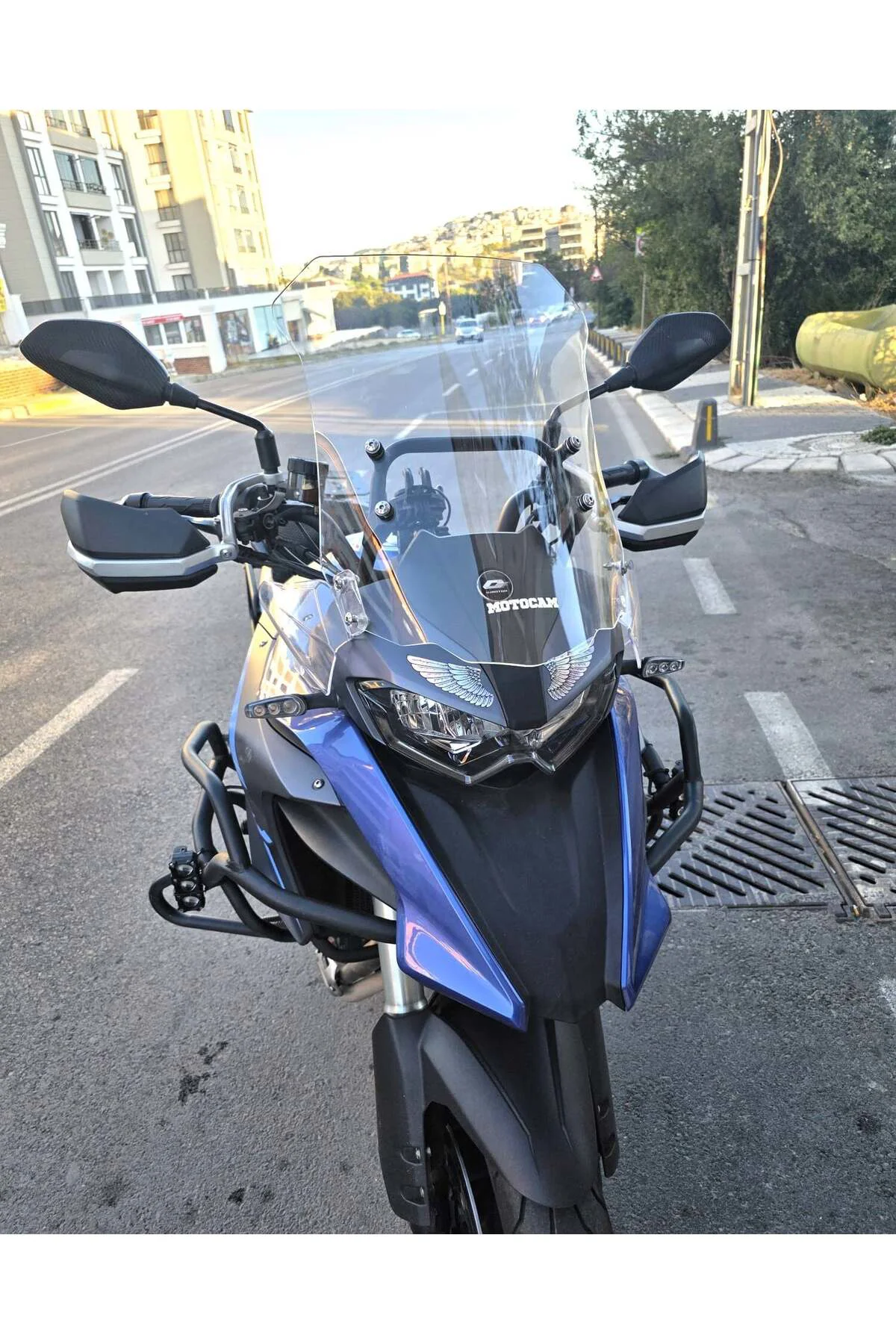Qj SRT 700 Ön Cam 2022-2026 Model 54cm Şeffaf Renkli 4mm