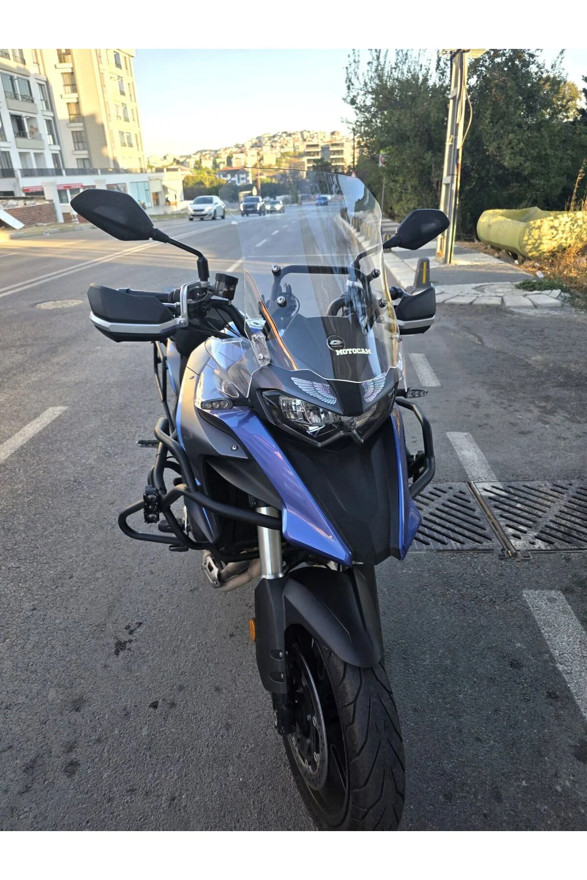 Qj SRT 700 Ön Cam 2022-2026 Model 54cm Şeffaf Renkli 4mm