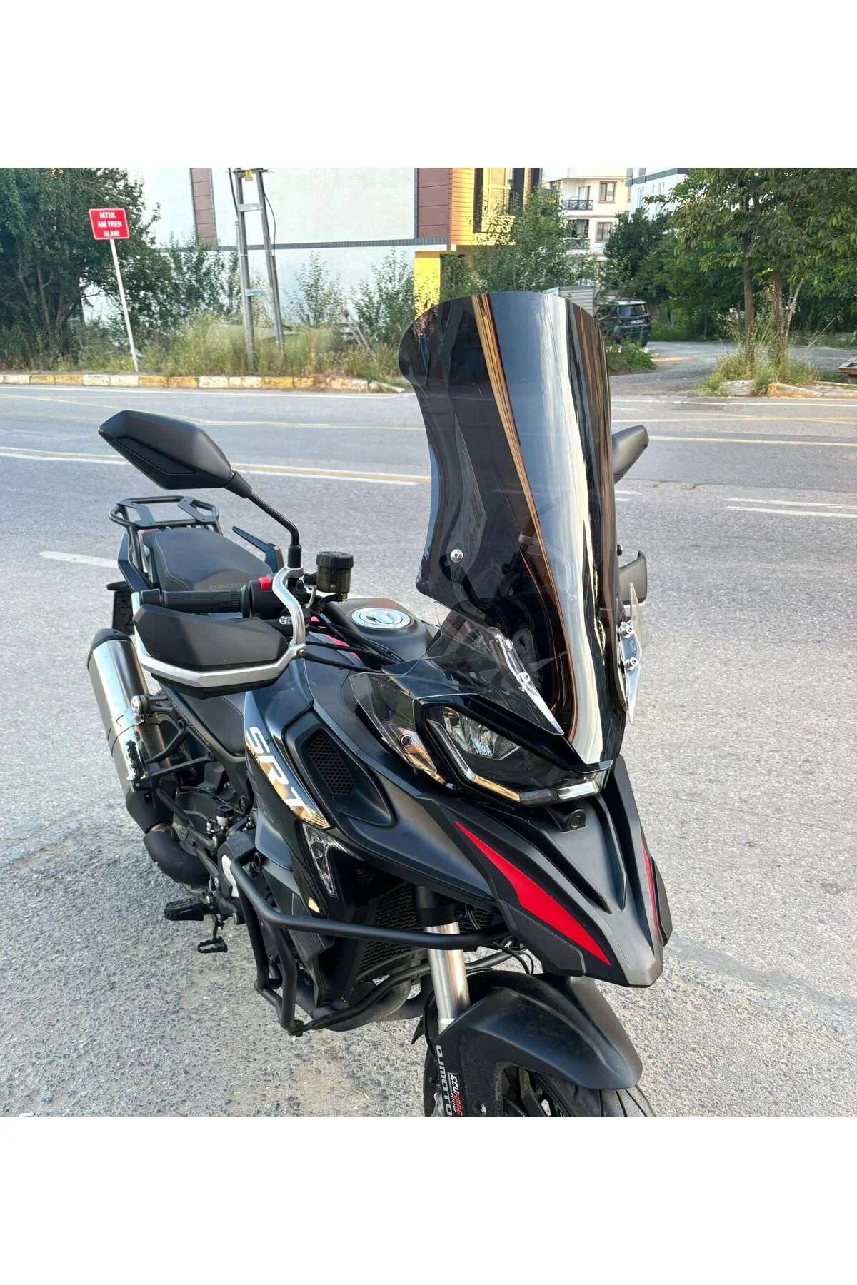 QJ SRT 800 Ön Cam 2023-2026 Model 61cm Siyah Renkli 4mm