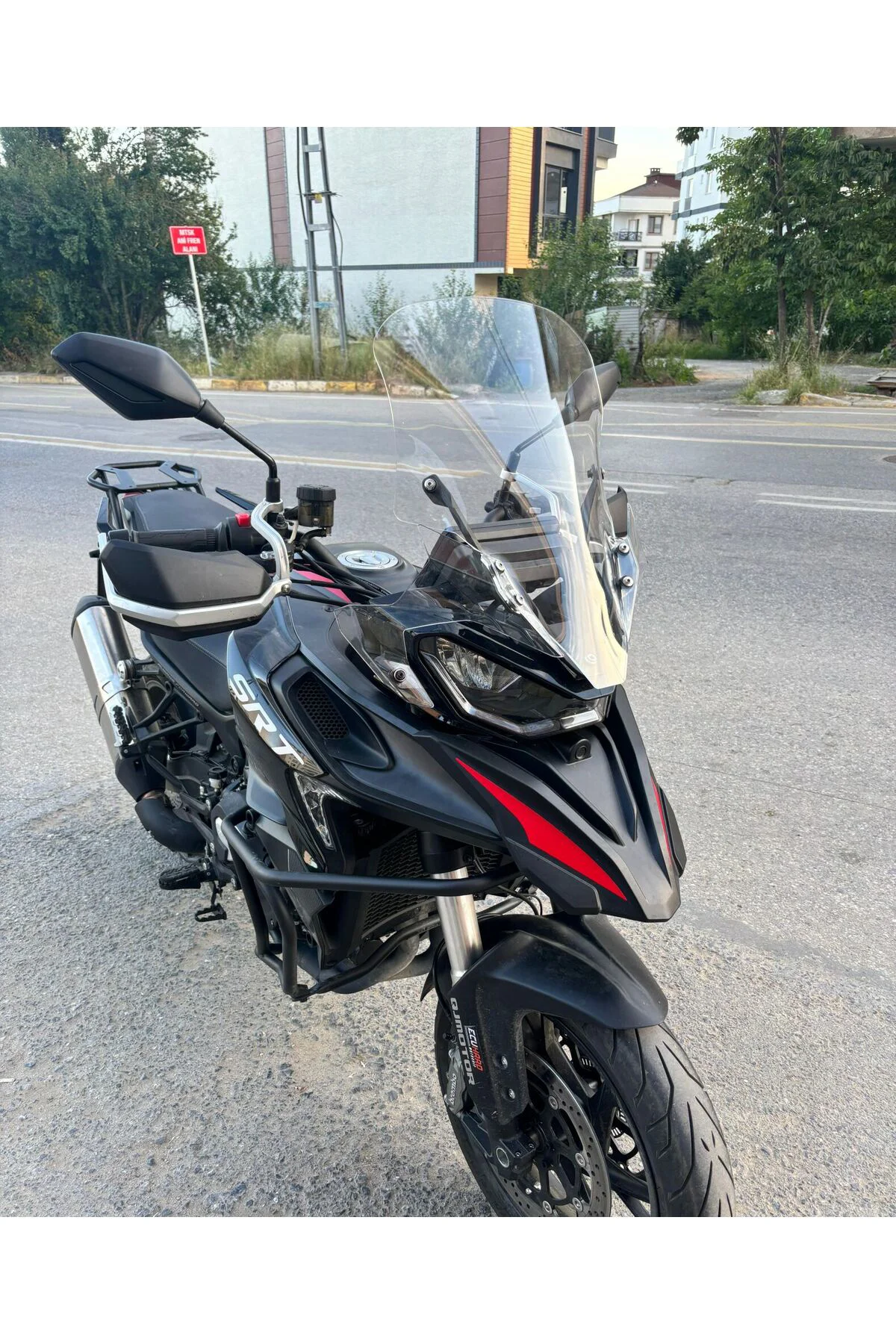 QJ SRT 800 Ön Cam 2023-2026 Model 61cm Şeffaf Renkli 4mm
