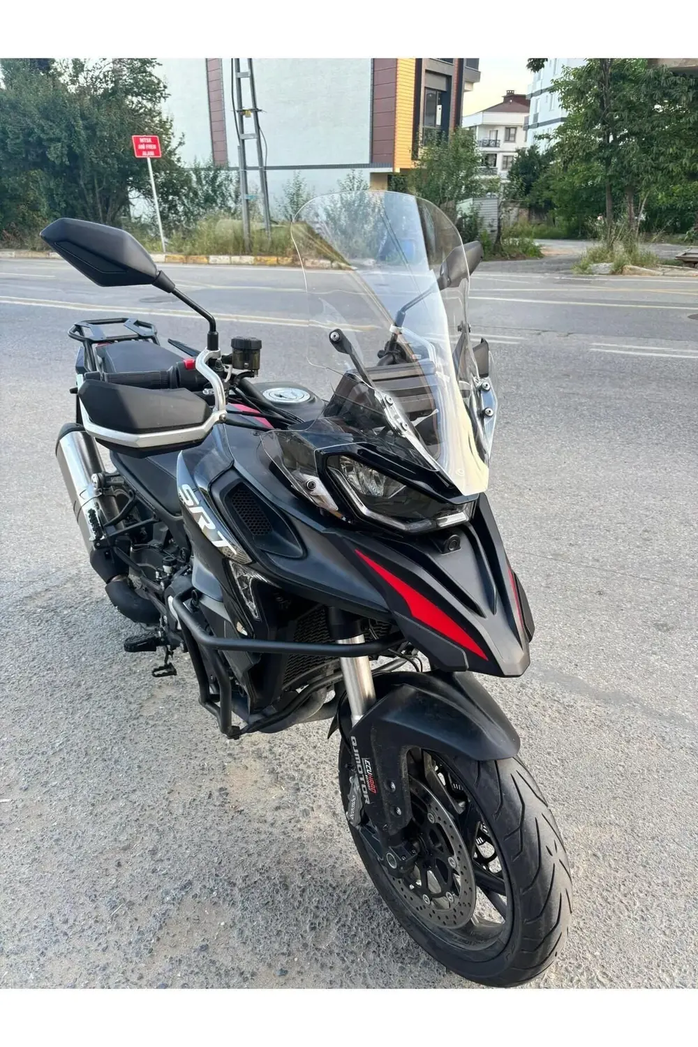 Qj Srt 800 Siperlik Ön Cam 2023-2025 Model 61cm Şeffaf Renkli 4mm