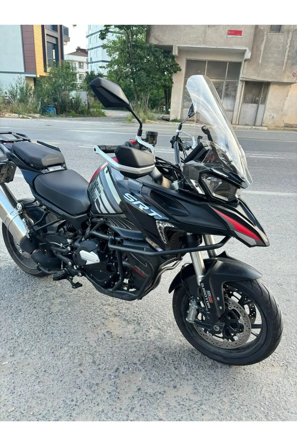 Qj Srt 800 Siperlik Ön Cam 2023-2025 Model 61cm Şeffaf Renkli 4mm