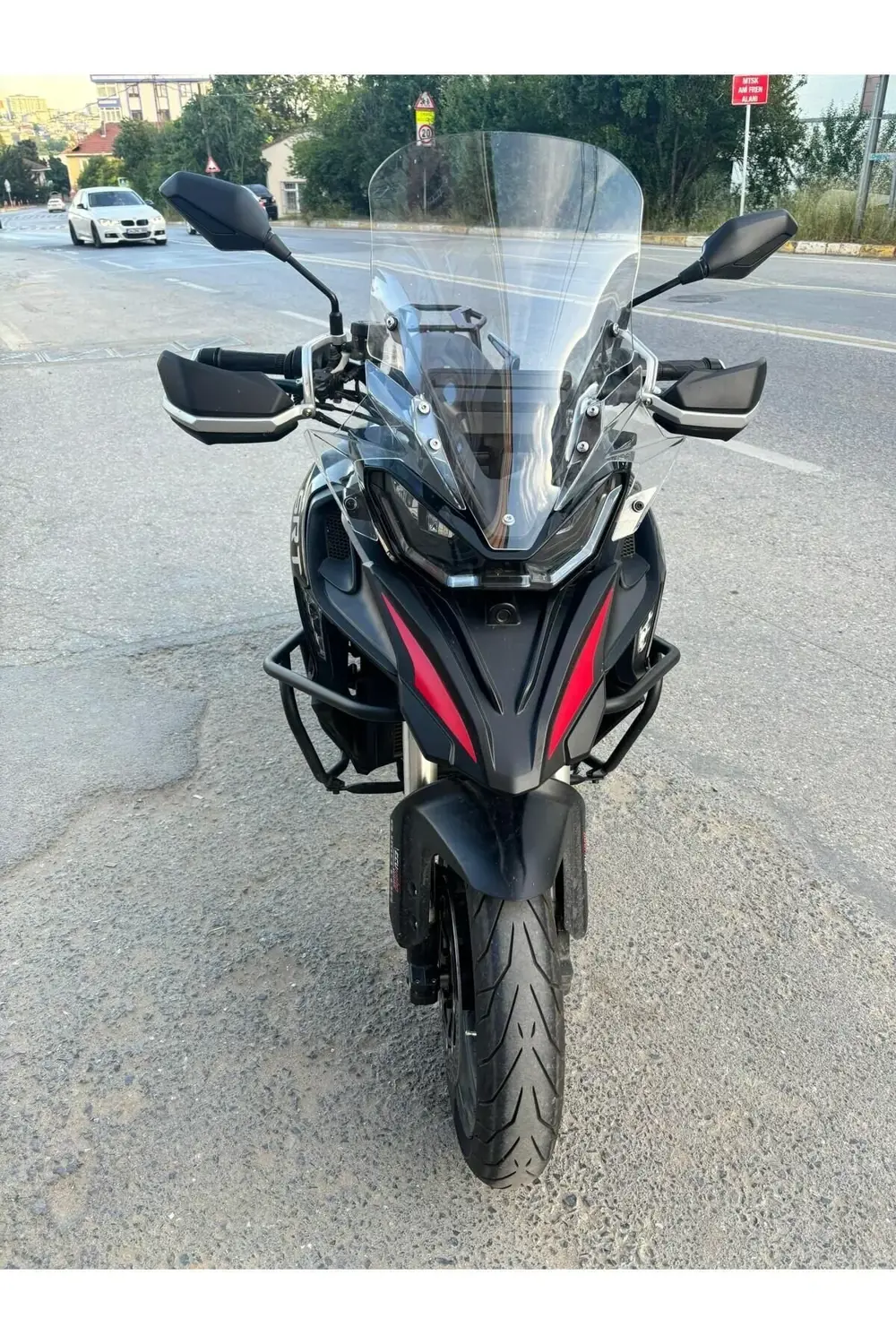 Qj Srt 800 Siperlik Ön Cam 2023-2025 Model 61cm Şeffaf Renkli 4mm