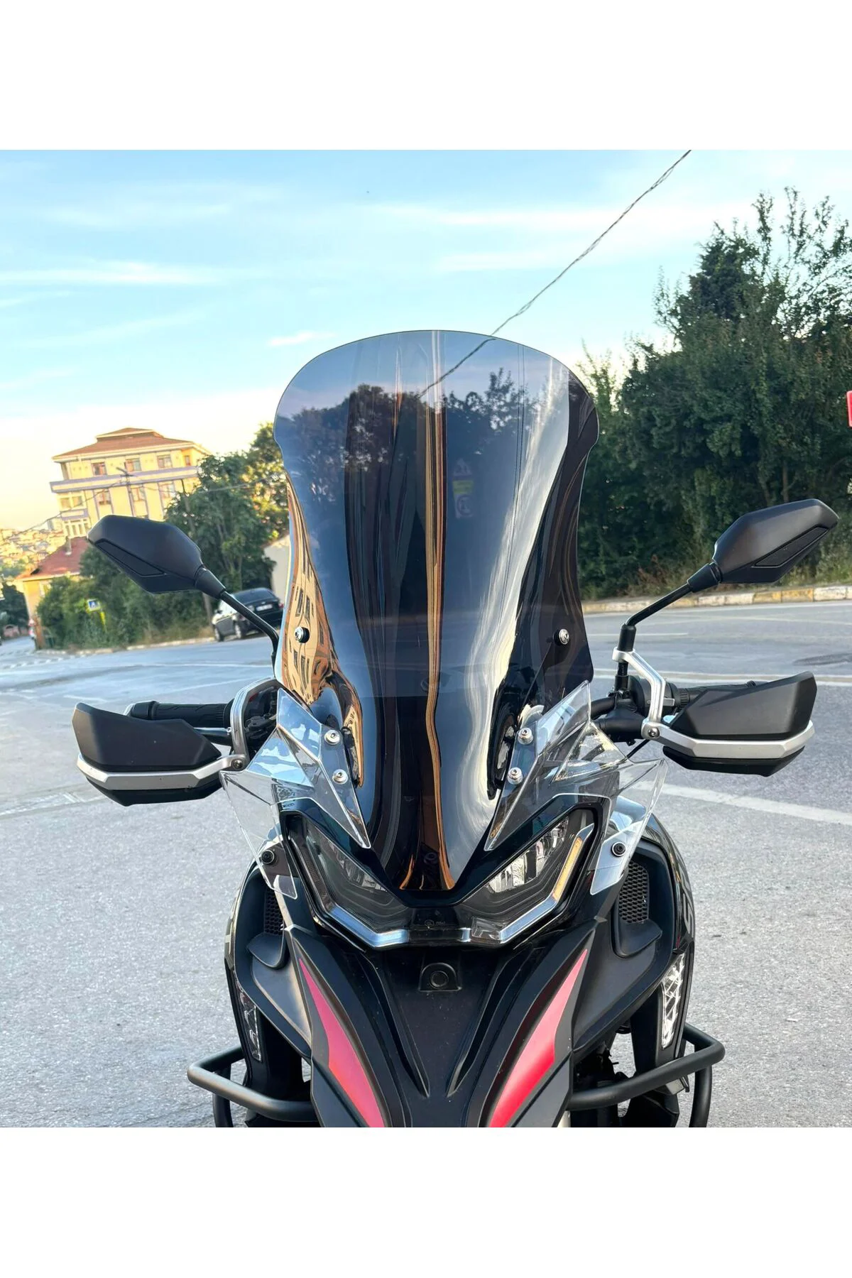 QJ SRT 900 Ön Cam 2023-2026 Model 61cm Siyah Renkli 4mm
