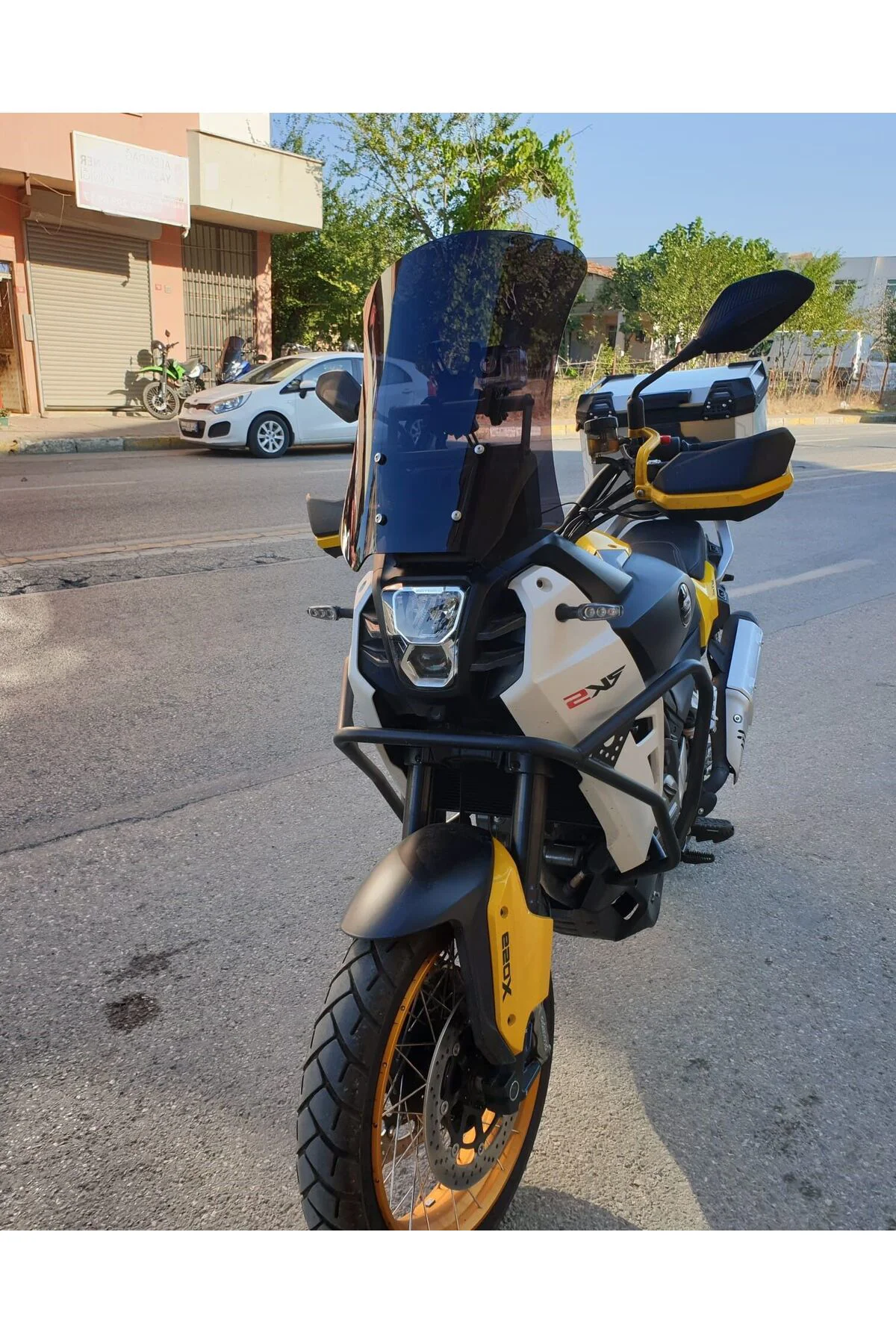 QJ SVT 650 X Ön Cam 2023-2026 Model 50cm Siyah Renkli 4mm UZUN