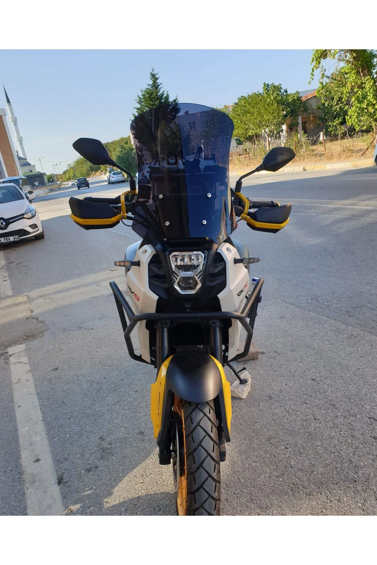 QJ SVT 650 X Ön Cam 2023-2026 Model 50cm Siyah Renkli 4mm UZUN