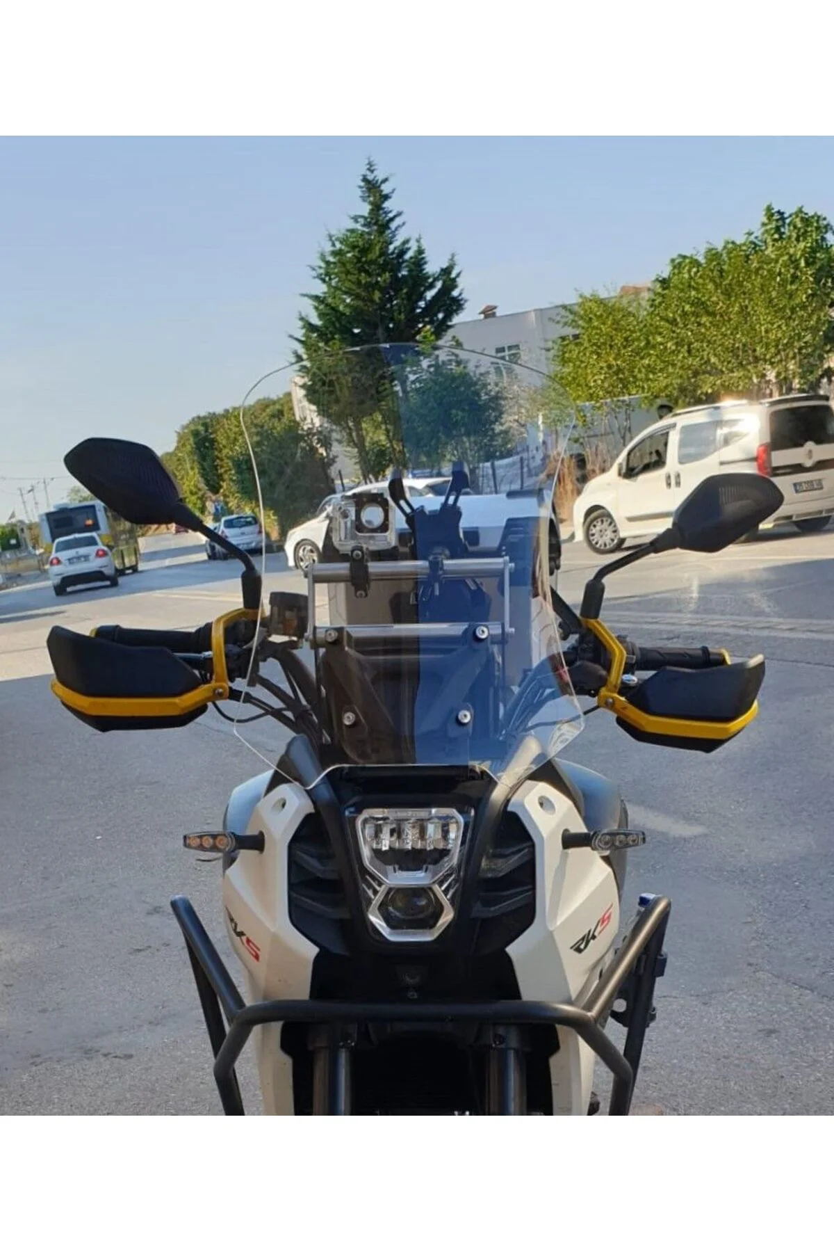 QJ SVT 650 X Ön Cam 2023-2026 Model 50cm Şeffaf Renkli 4mm UZUN