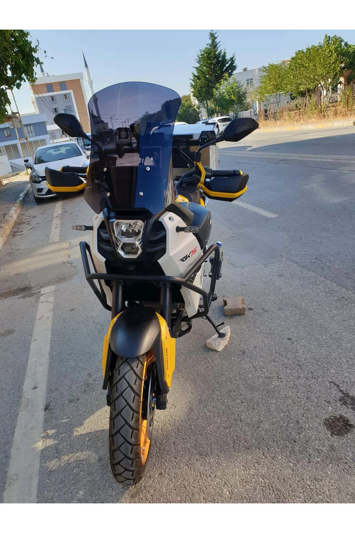 QJ SVT 650 X Ön Cam 2023-2026 Model 50cm Siyah Renkli 4mm UZUN