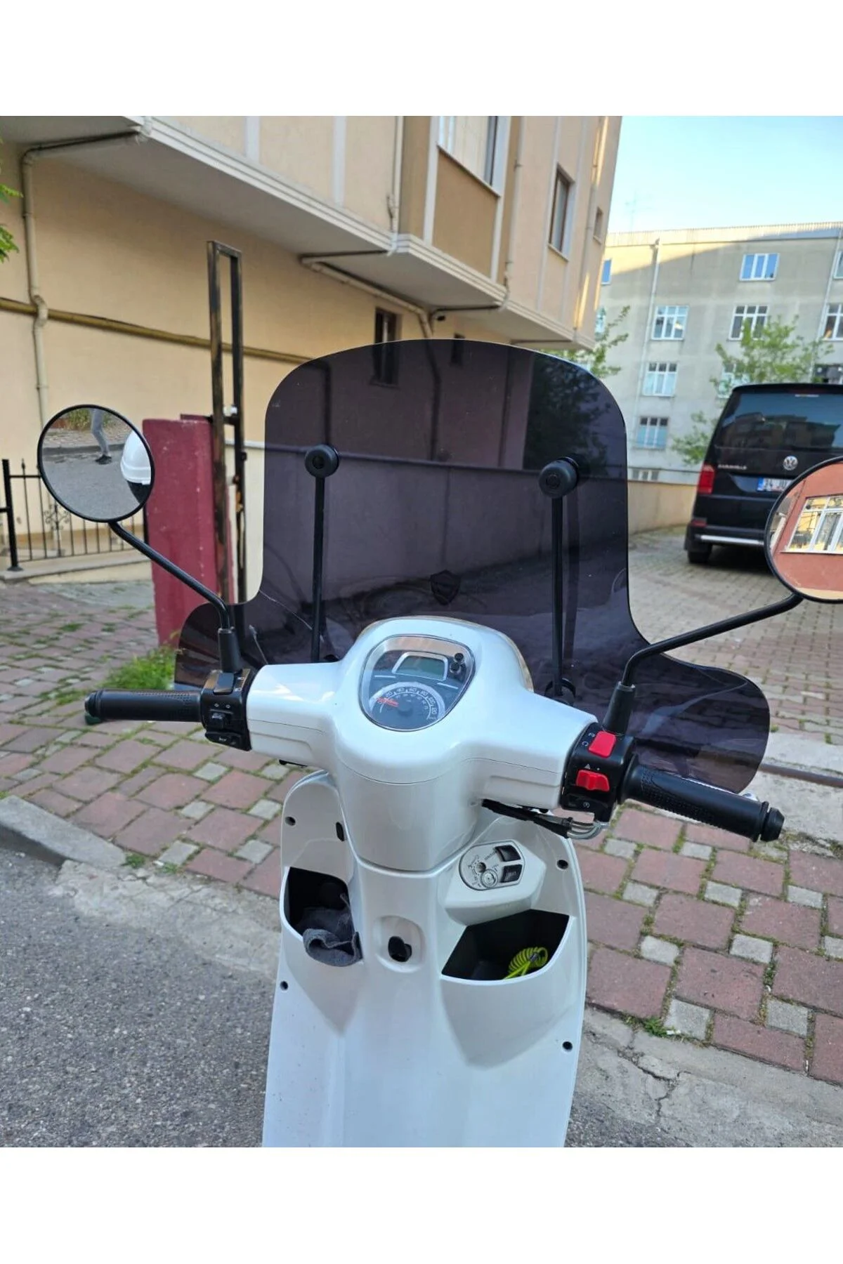 QJ VPS S 125 Ön Cam 2022-2026 Model 42cm Siyah Renkli 4mm Elcikli APARATSIZ
