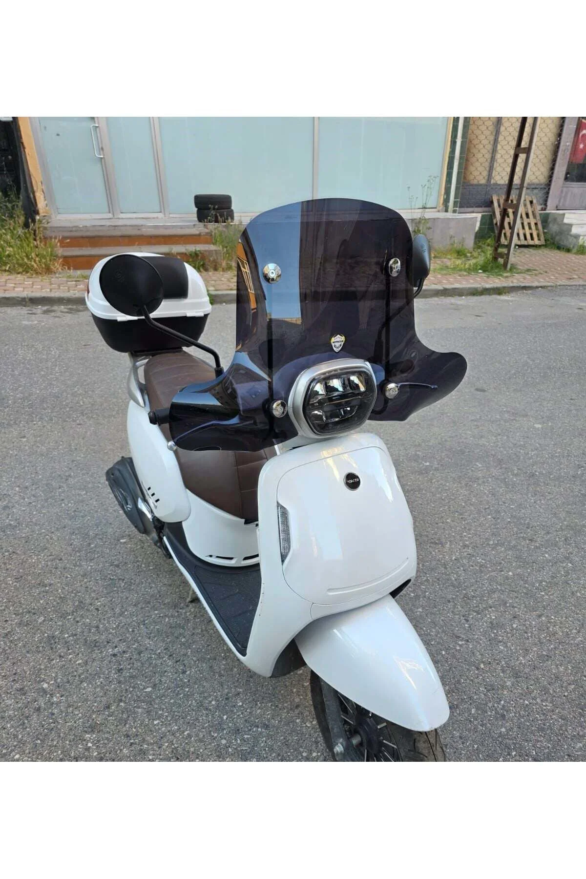 QJ VPS S 125 Ön Cam 2022-2026 Model 42cm Siyah Renkli 4mm Elcikli APARATSIZ