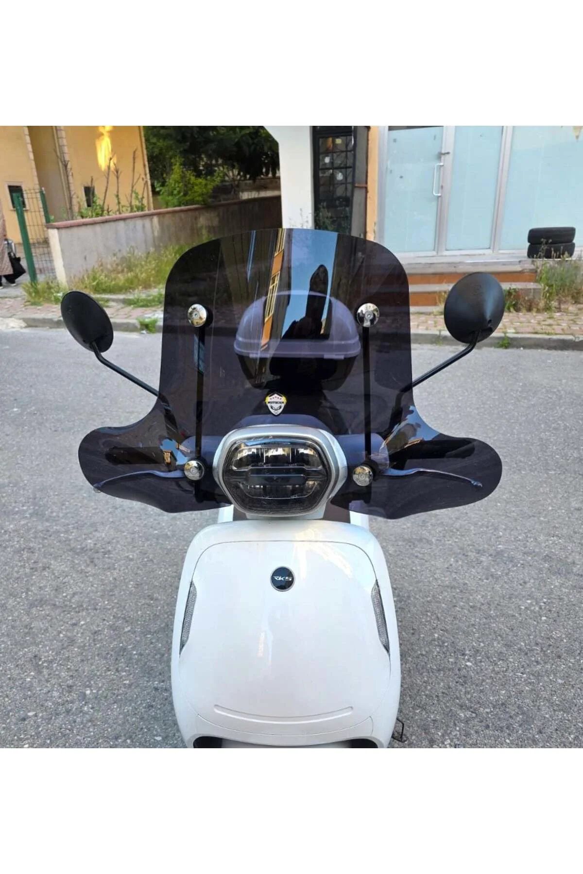 QJ VPS S 125 Ön Cam 2022-2026 Model 42cm Siyah Renkli 4mm Elcikli APARATSIZ