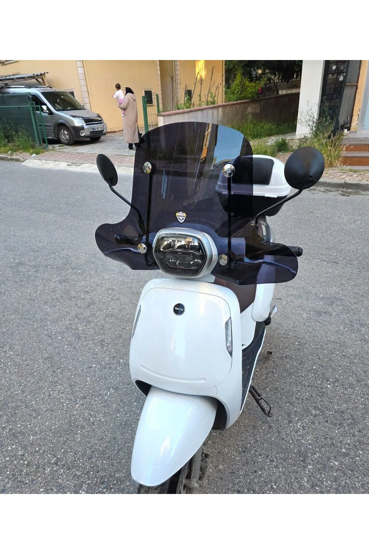 QJ VPS S 125 Ön Cam 2022-2026 Model 42cm Siyah Renkli 4mm Elcikli APARATSIZ