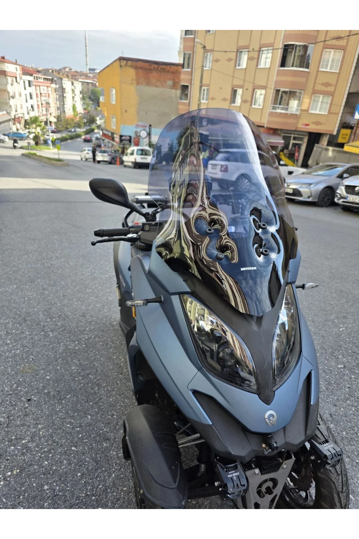 Qooder Quadro 4D Ön Cam 2019-2022 Model 65cm Füme Renkli 4mm Qooder Quadro 4D Ön Cam 2019-2022 Model 65cm Füme Renkli 4mm - Görsel 2