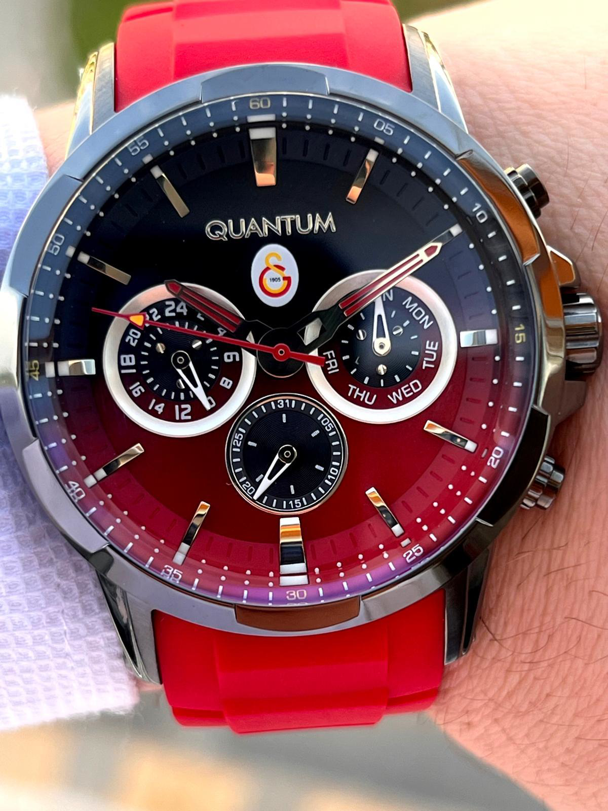 Quantum Galatasaraylı Lisanslı Silikon Kordon 2 Yıl Garantili Tar Quantum Galatasaraylı Lisanslı Silikon Kordon 2 Yıl Garantili Tar