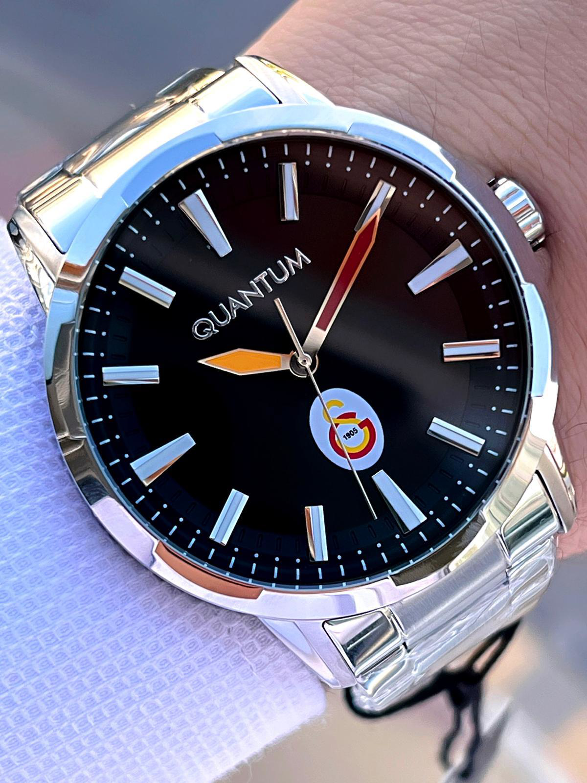 Quantum Galatasaraylı Lisanslı Kasa Ve Kordon Çelik 2 Yıl Garanti Quantum Galatasaraylı Lisanslı Kasa Ve Kordon Çelik 2 Yıl Garanti