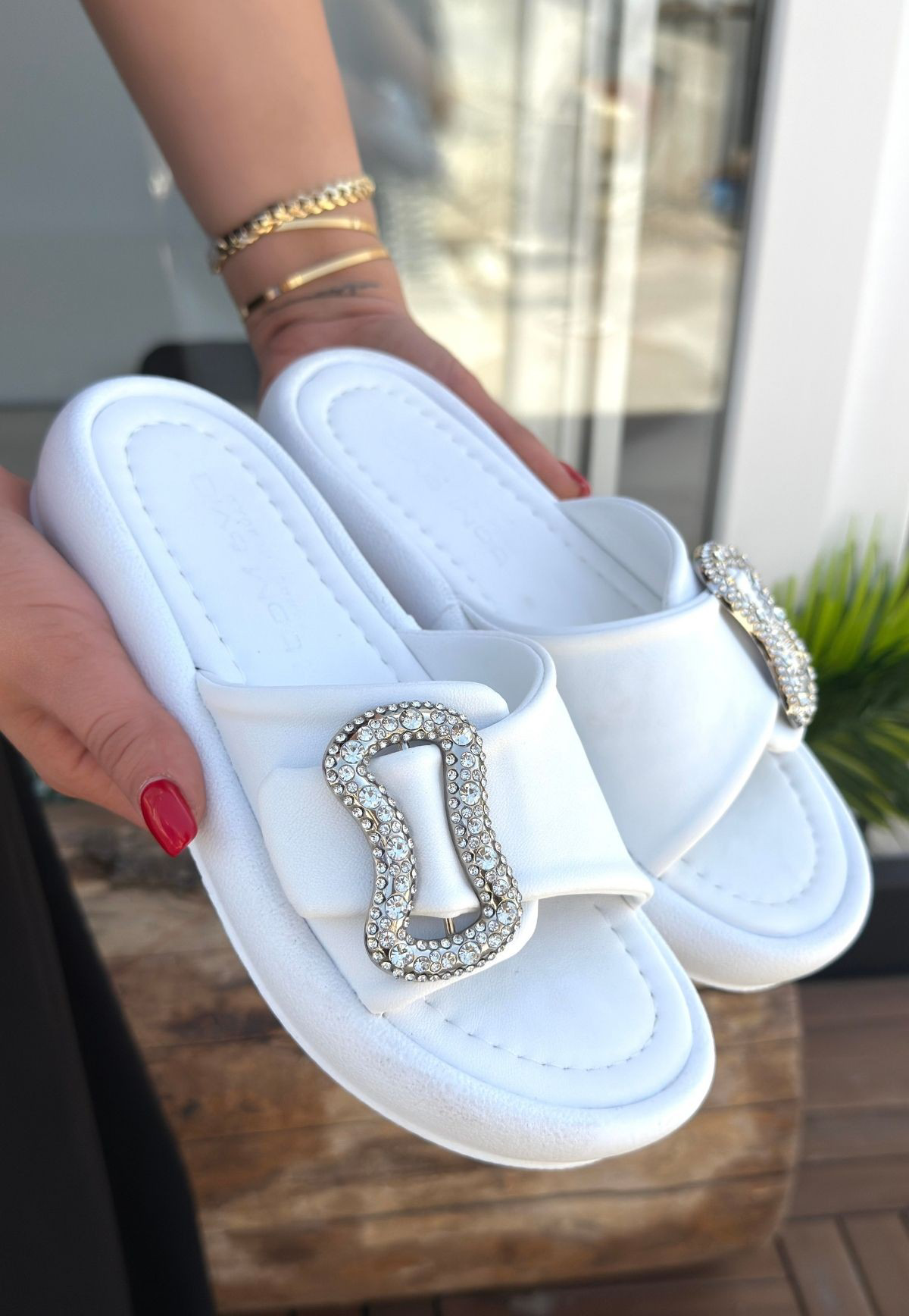 Rale Beyaz Cilt Tokalı Terlik