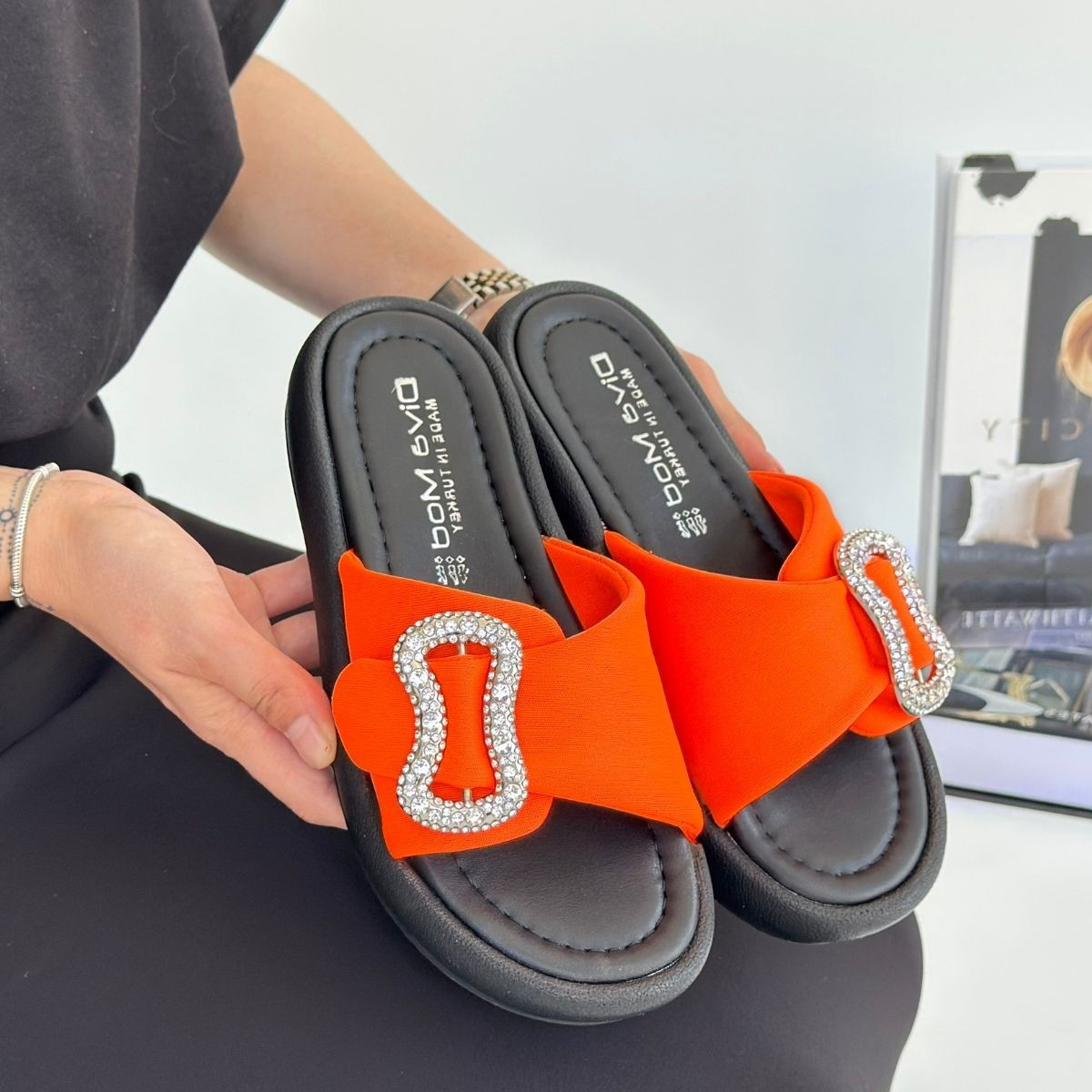 Rale Turuncu Saten Tokalı Terlik Rale Turuncu Saten Tokalı Terlik