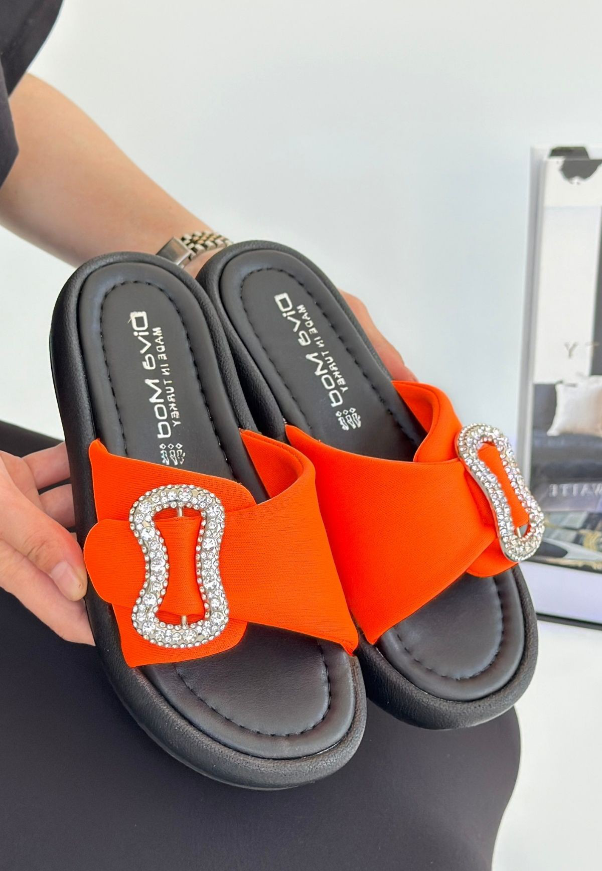 Rale Turuncu Saten Tokalı Terlik Rale Turuncu Saten Tokalı Terlik