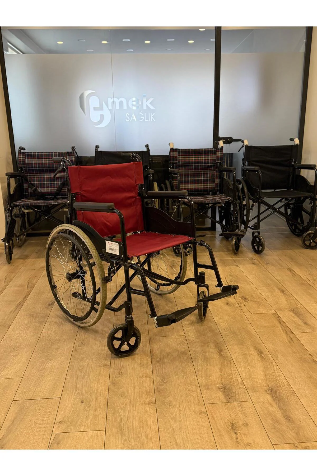 Refakatçi Frenli Ekonomik Manuel Tekerlekli Sandalye