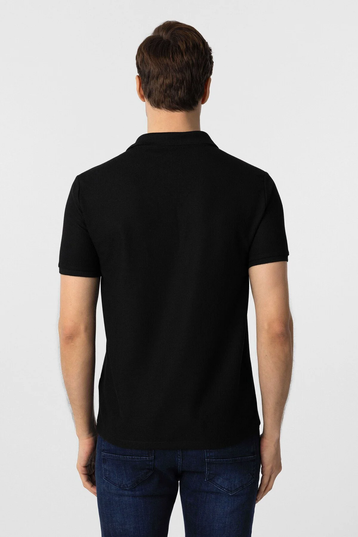 Regular Waffle Kumaş V Patlı Polo Yaka Nefes Alabilen Siyah T-shirt Regular Waffle Kumaş V Patlı Polo Yaka Nefes Alabilen Siyah T-shirt